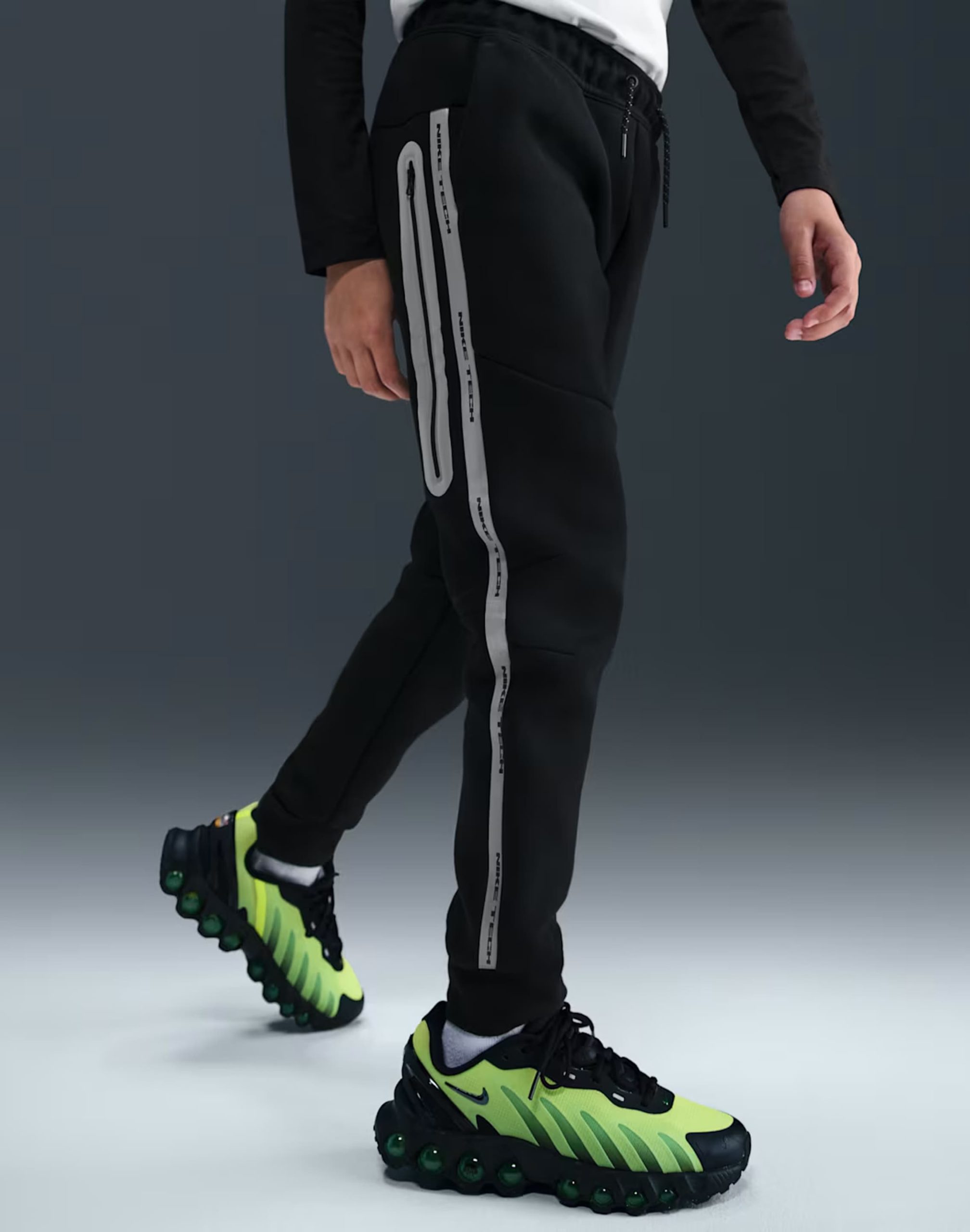 Nike Reflective Tech Fleece Joggers Grade-School - Image 2