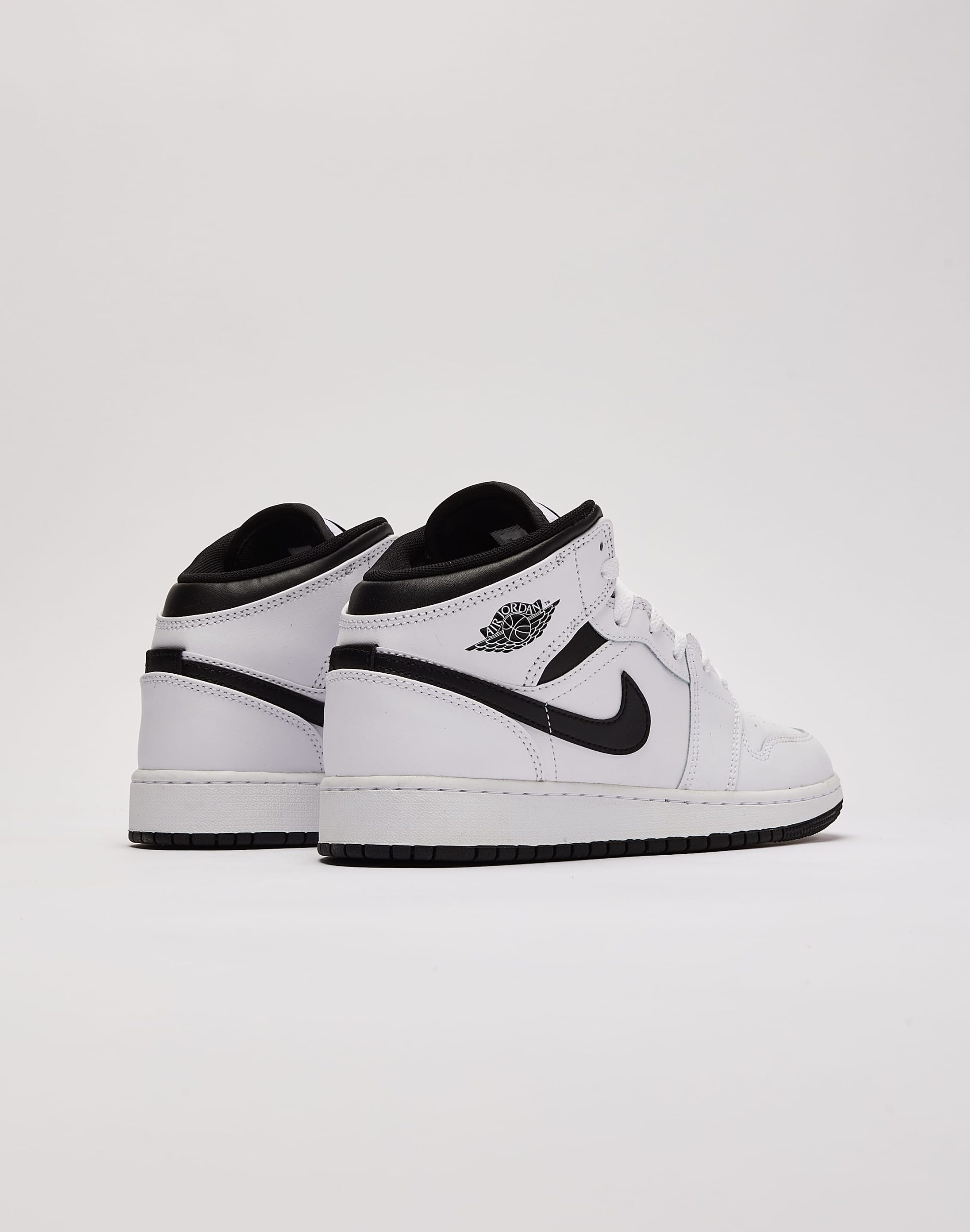 Jordan Air Jordan 1 Mid Grade-School - Image 3