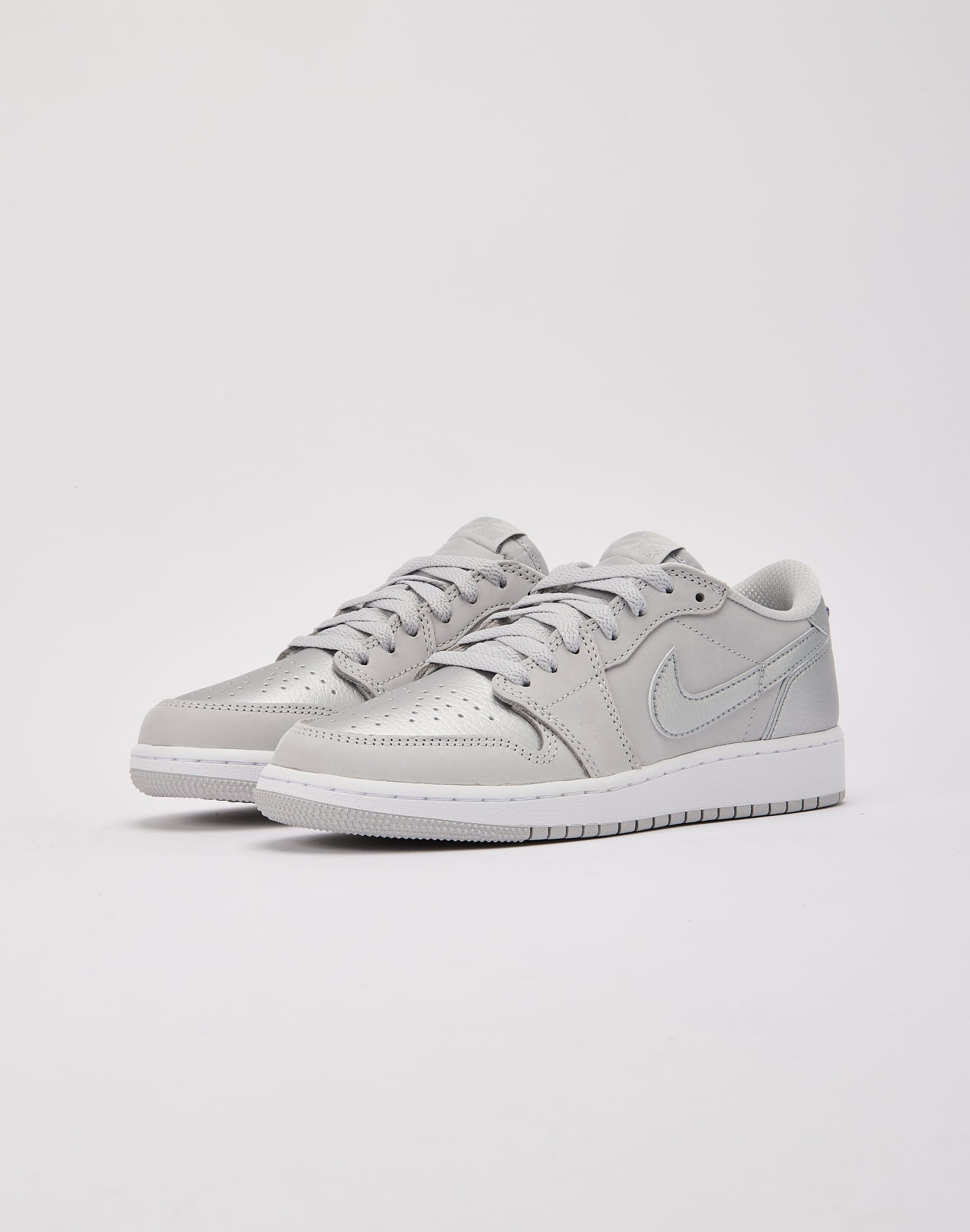 Jordan Air Jordan 1 Retro Low OG 'Metallic Silver' Grade-School - Image 2