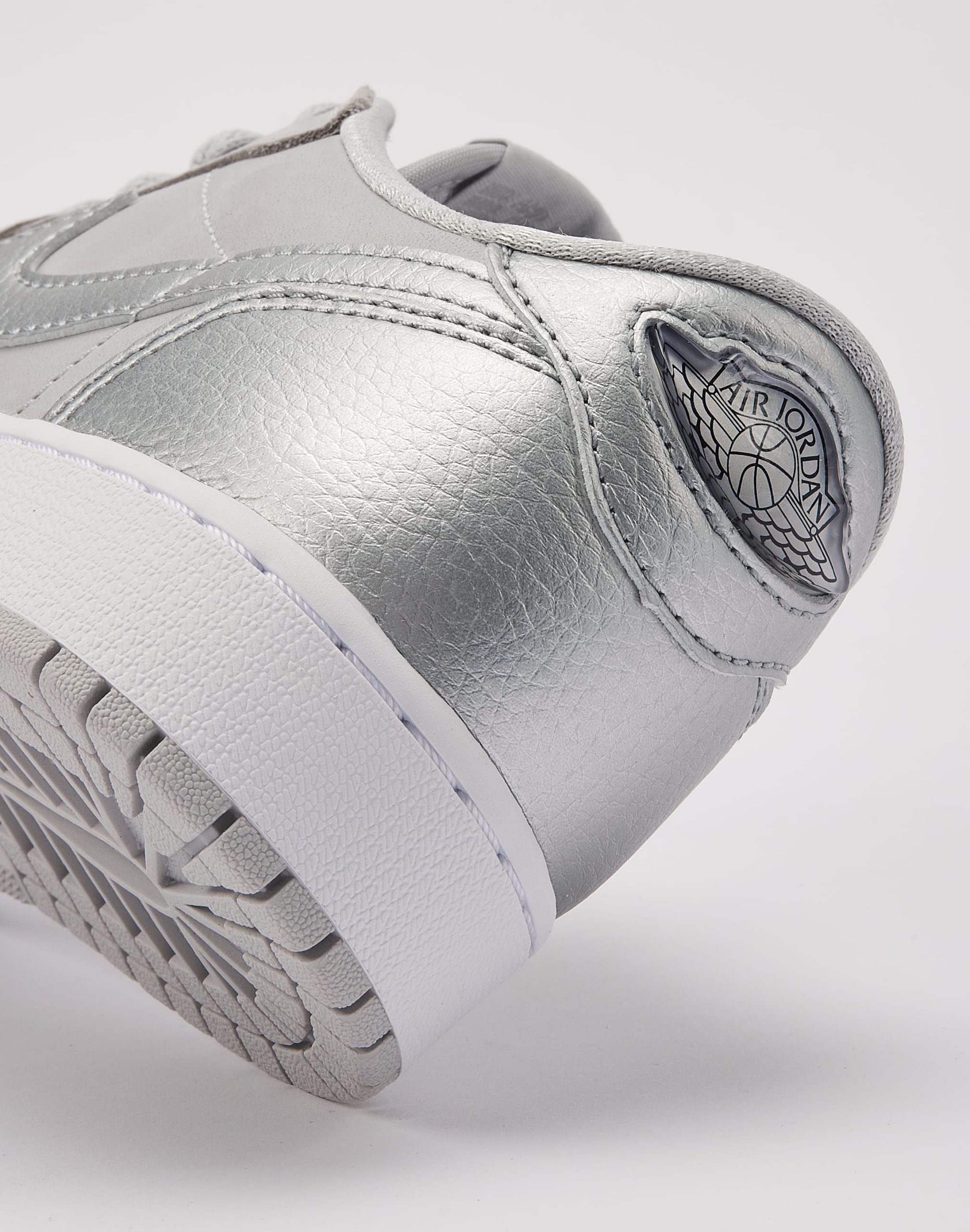 Jordan Air Jordan 1 Retro Low OG 'Metallic Silver' Grade-School - Image 5