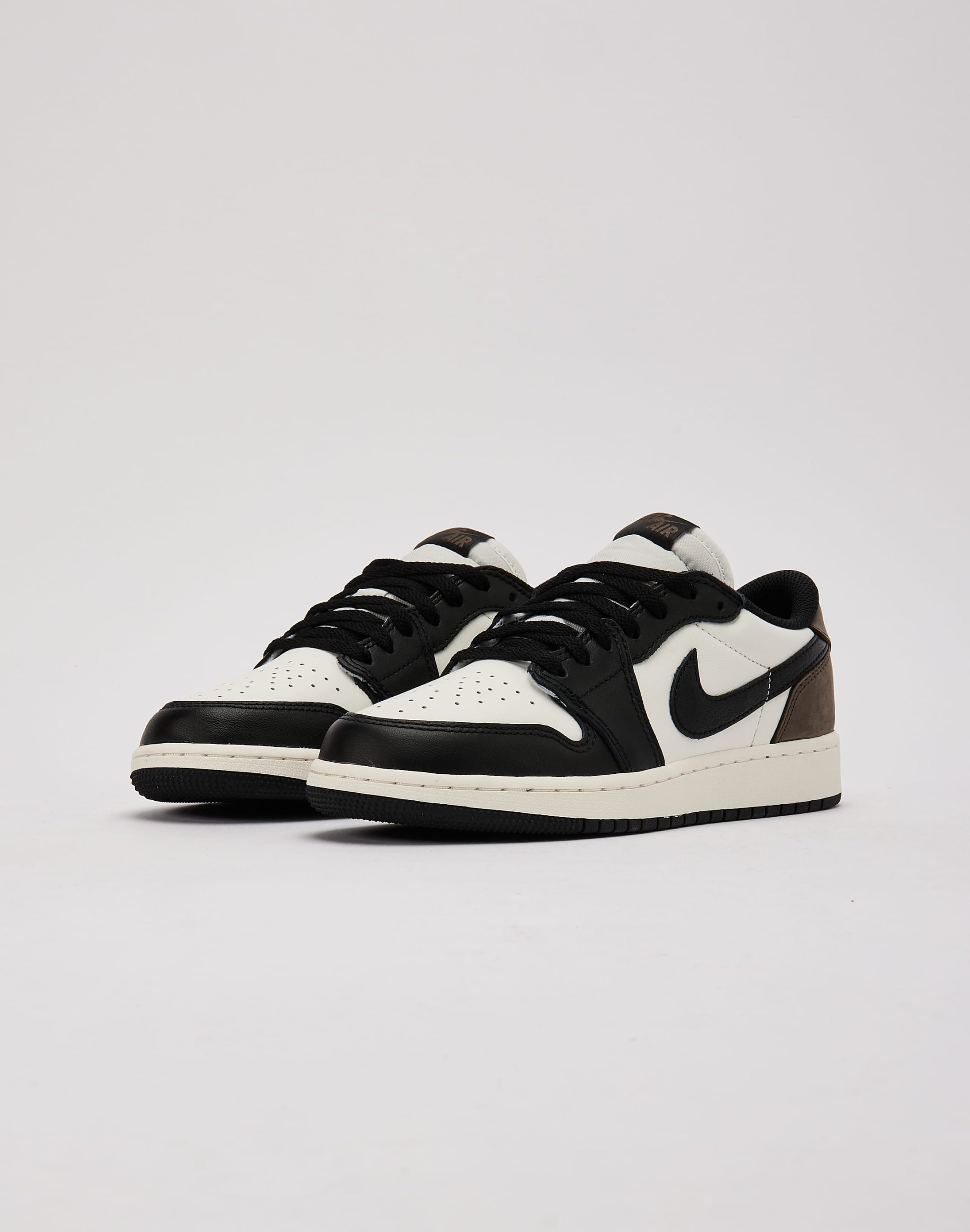 Jordan Air Jordan 1 Retro Low OG 'Mocha' Grade-School - Image 2