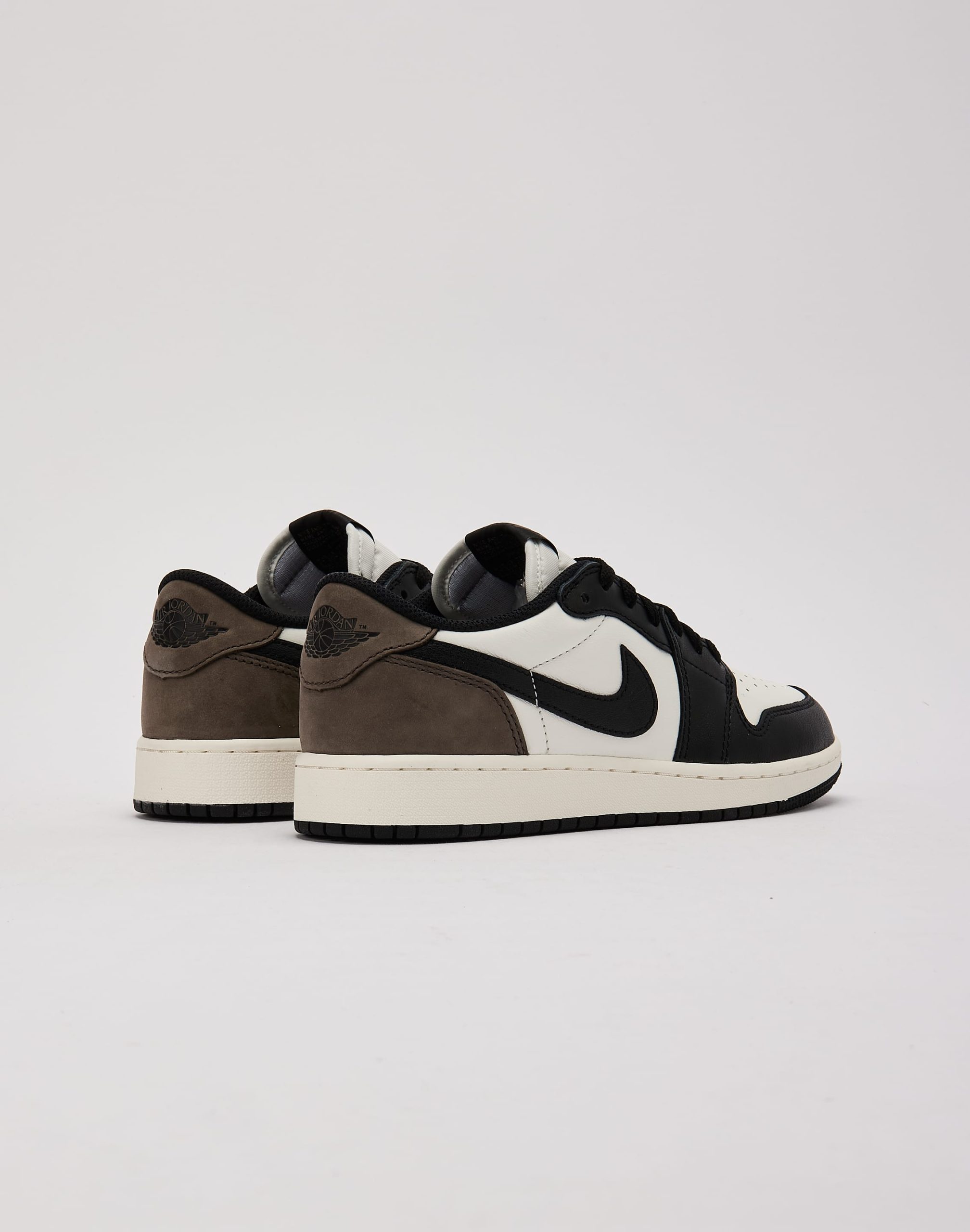 Jordan Air Jordan 1 Retro Low OG 'Mocha' Grade-School - Image 3
