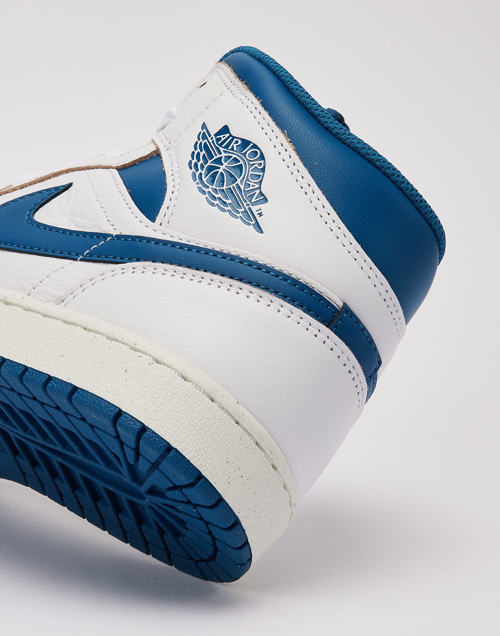 Jordan Air Jordan 1 Mid SE - Image 5