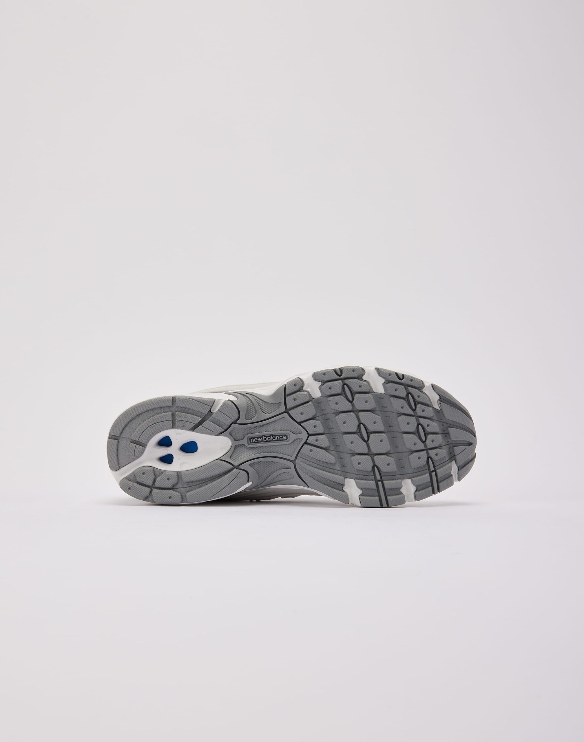 New Balance 740 Grade-School - Image 4