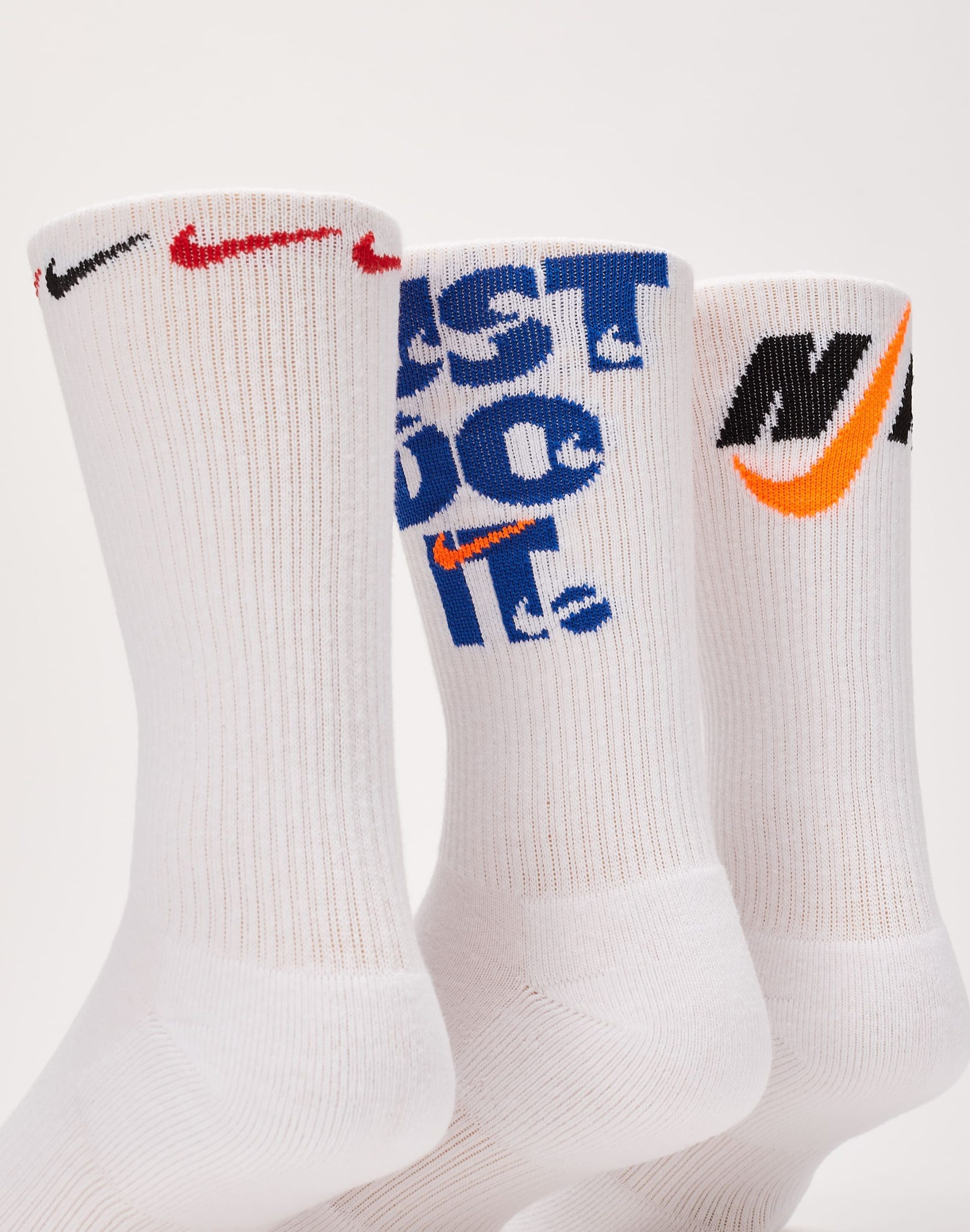 Nike Everyday Plus Cushioned 3-Pack Crew Socks - Image 2