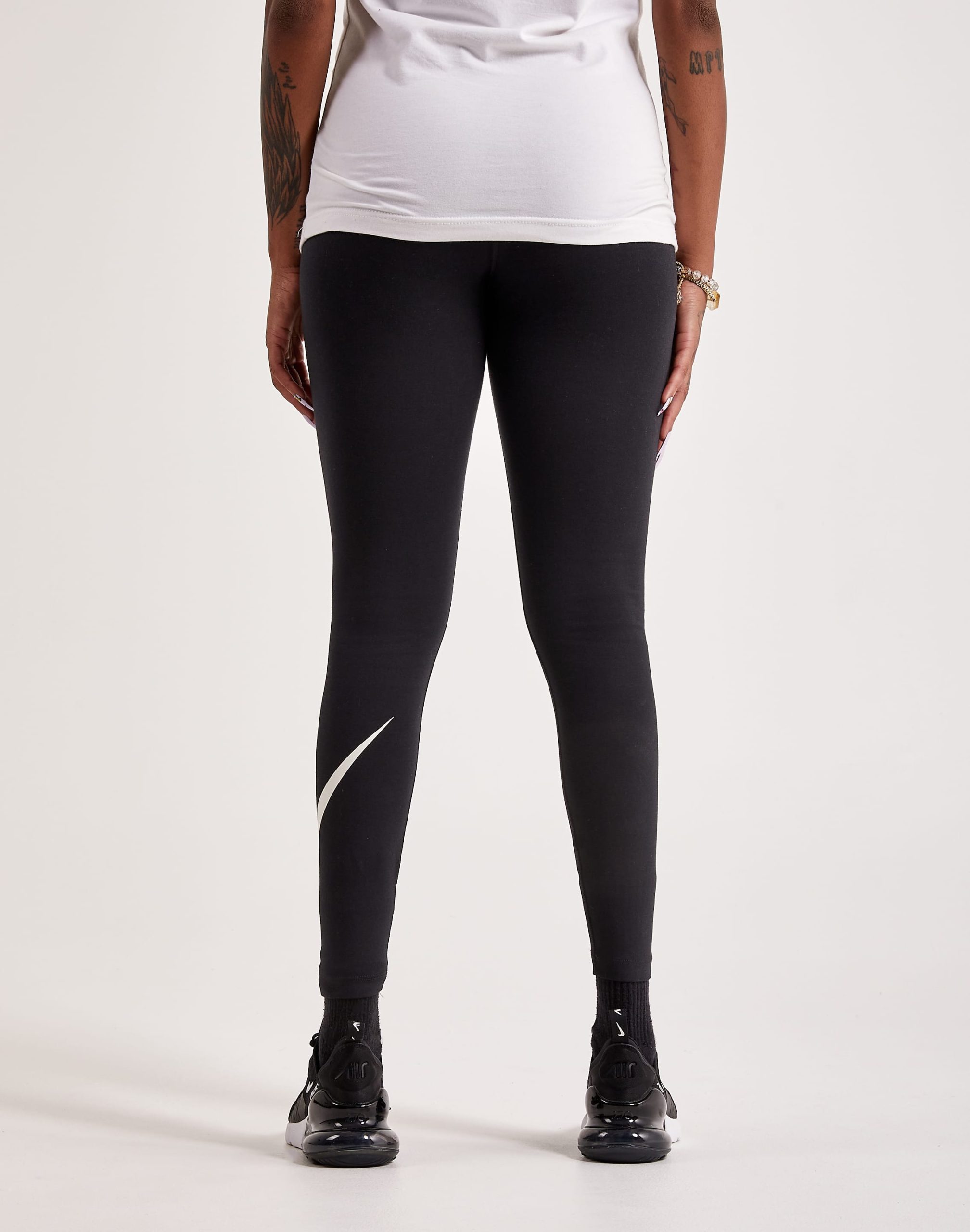 Nike Classics Essential Swoosh Leggings - Image 2