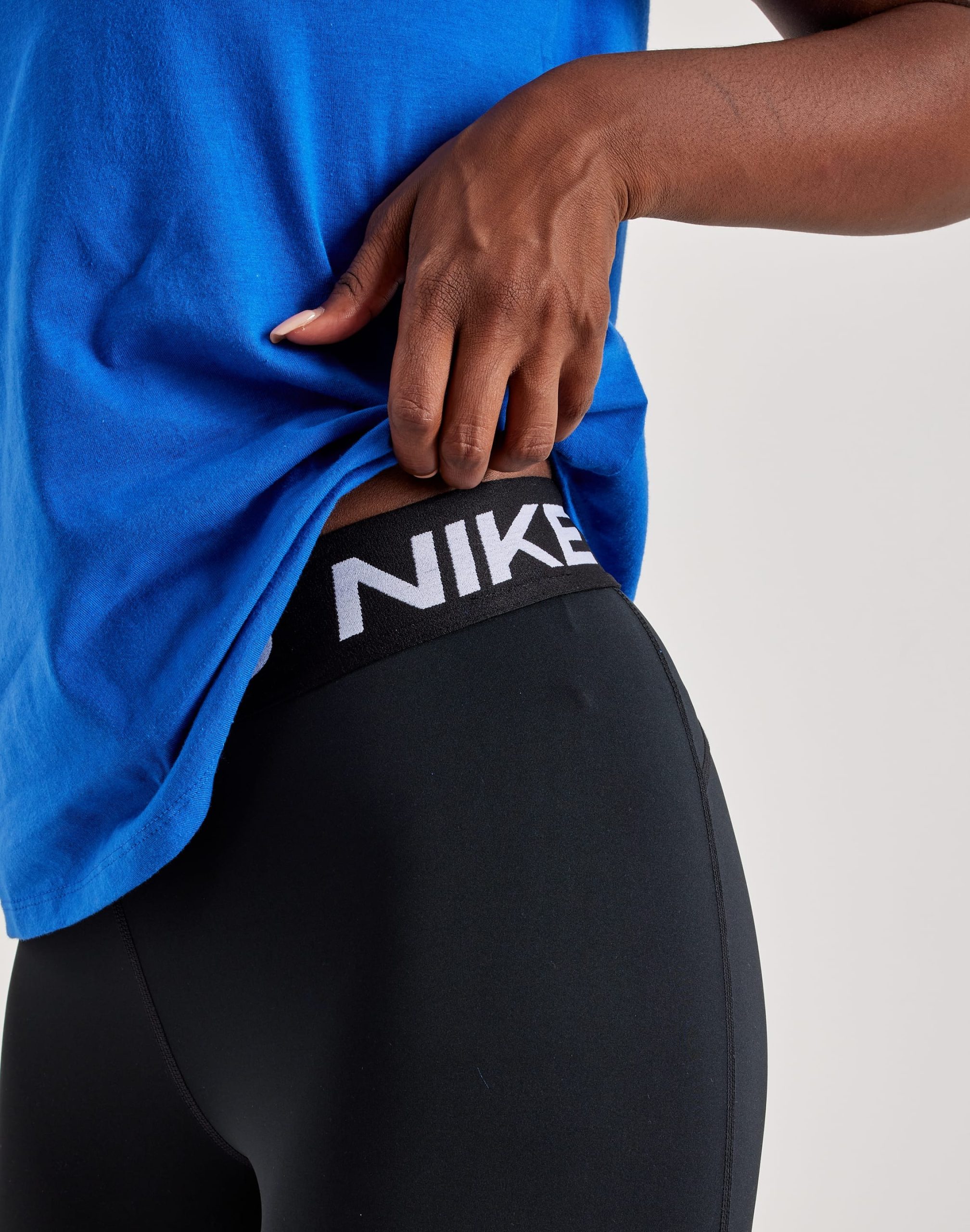 Nike Pro Mid-Rise Mesh-Paneled Leggings - Image 2