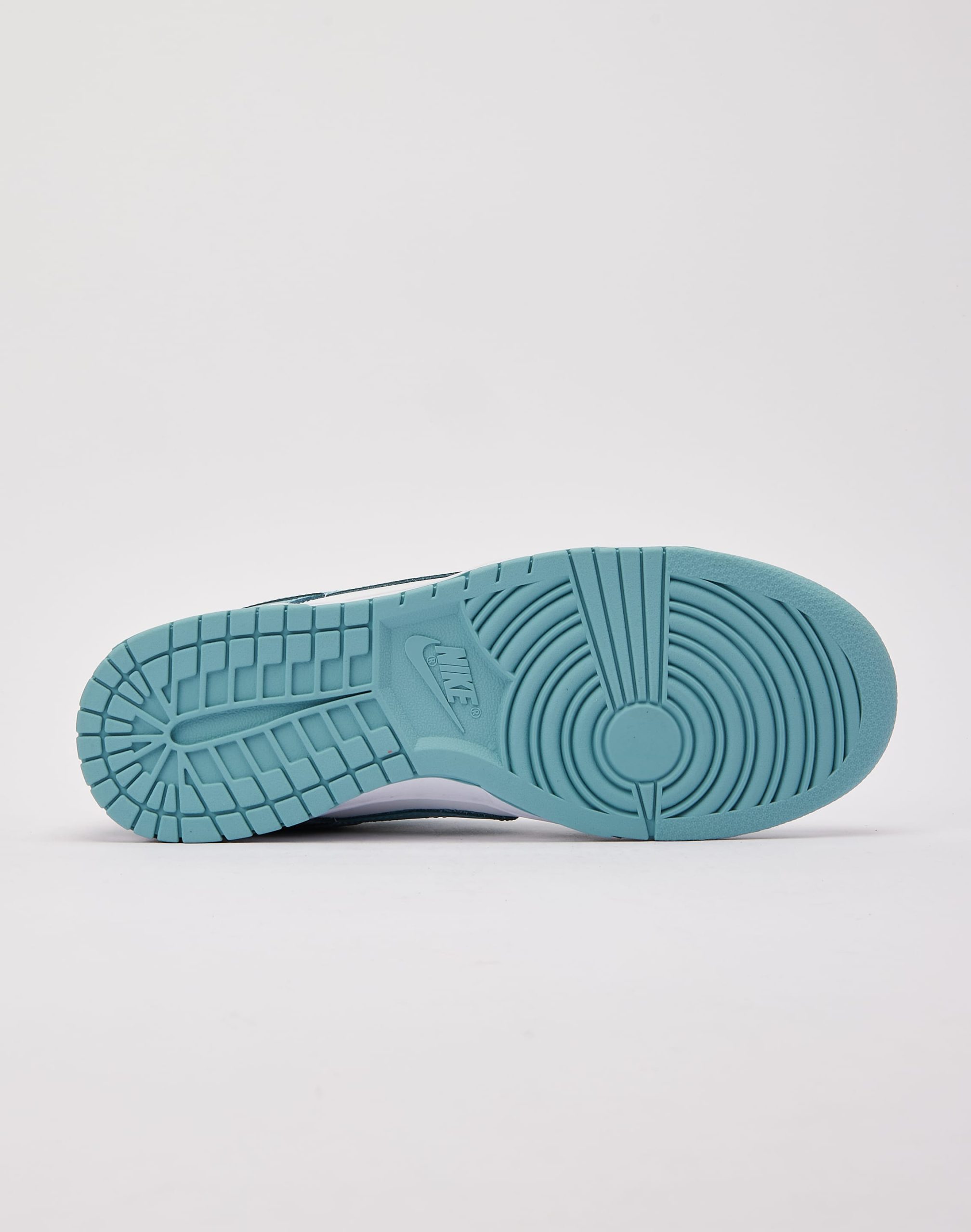 Nike Dunk Low Retro - Image 4