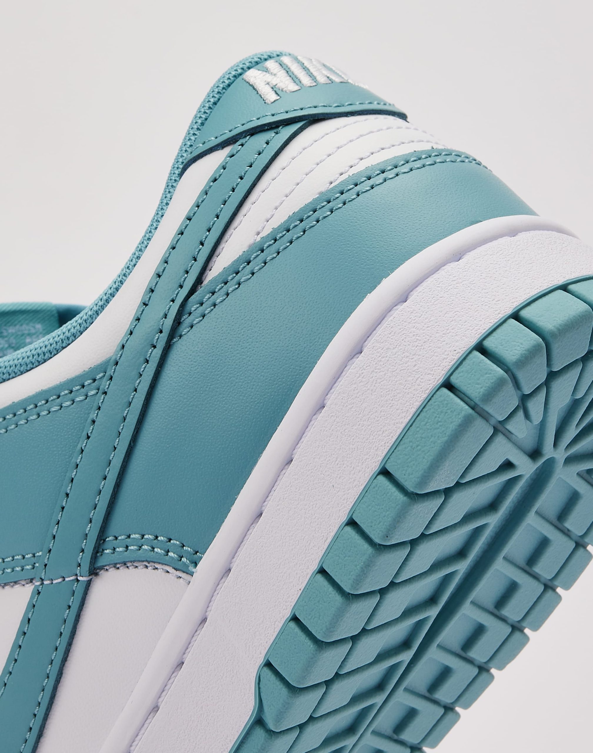 Nike Dunk Low Retro - Image 5