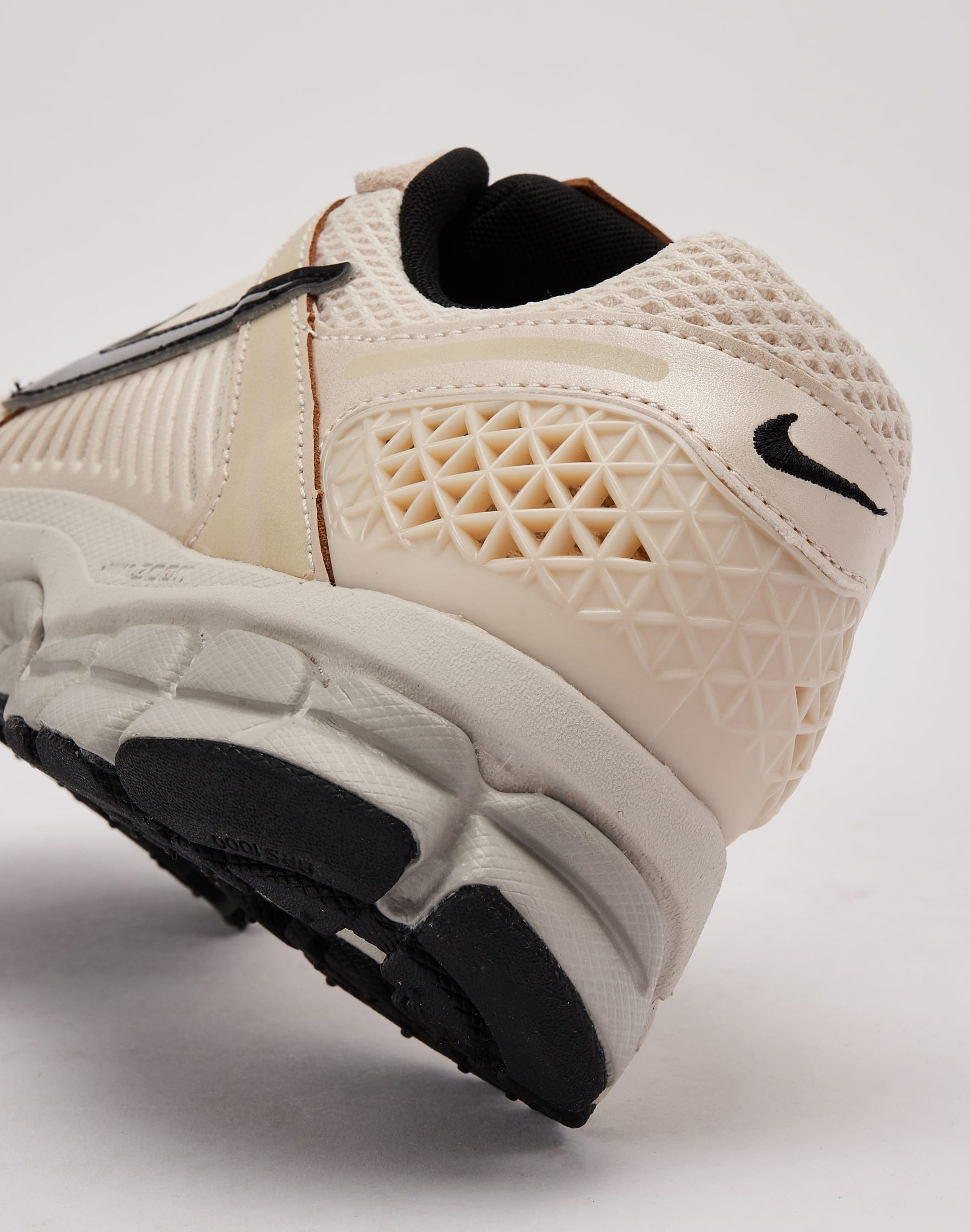 Nike Zoom Vomero 5 - Image 5