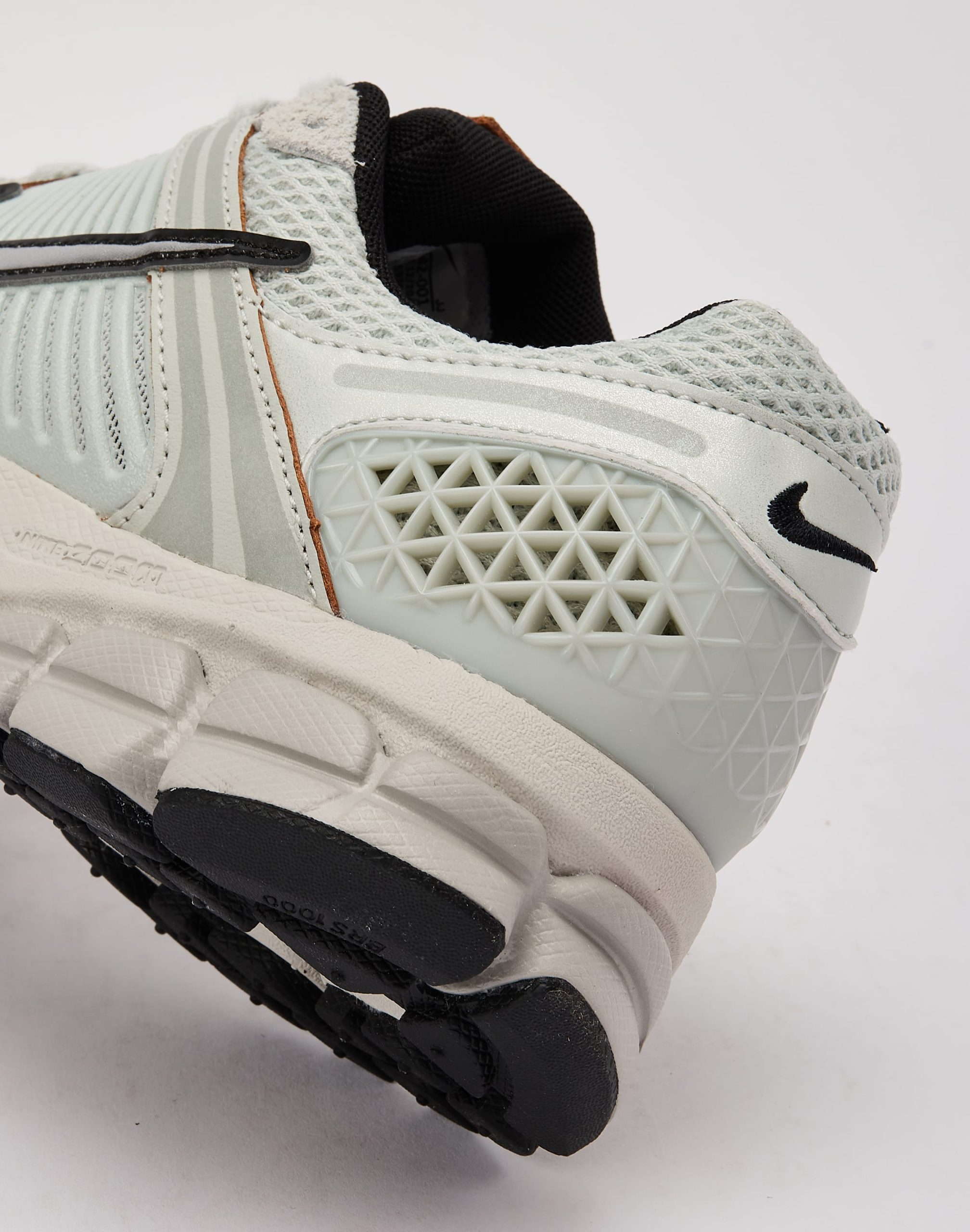 Nike Zoom Vomero 5 - Image 5