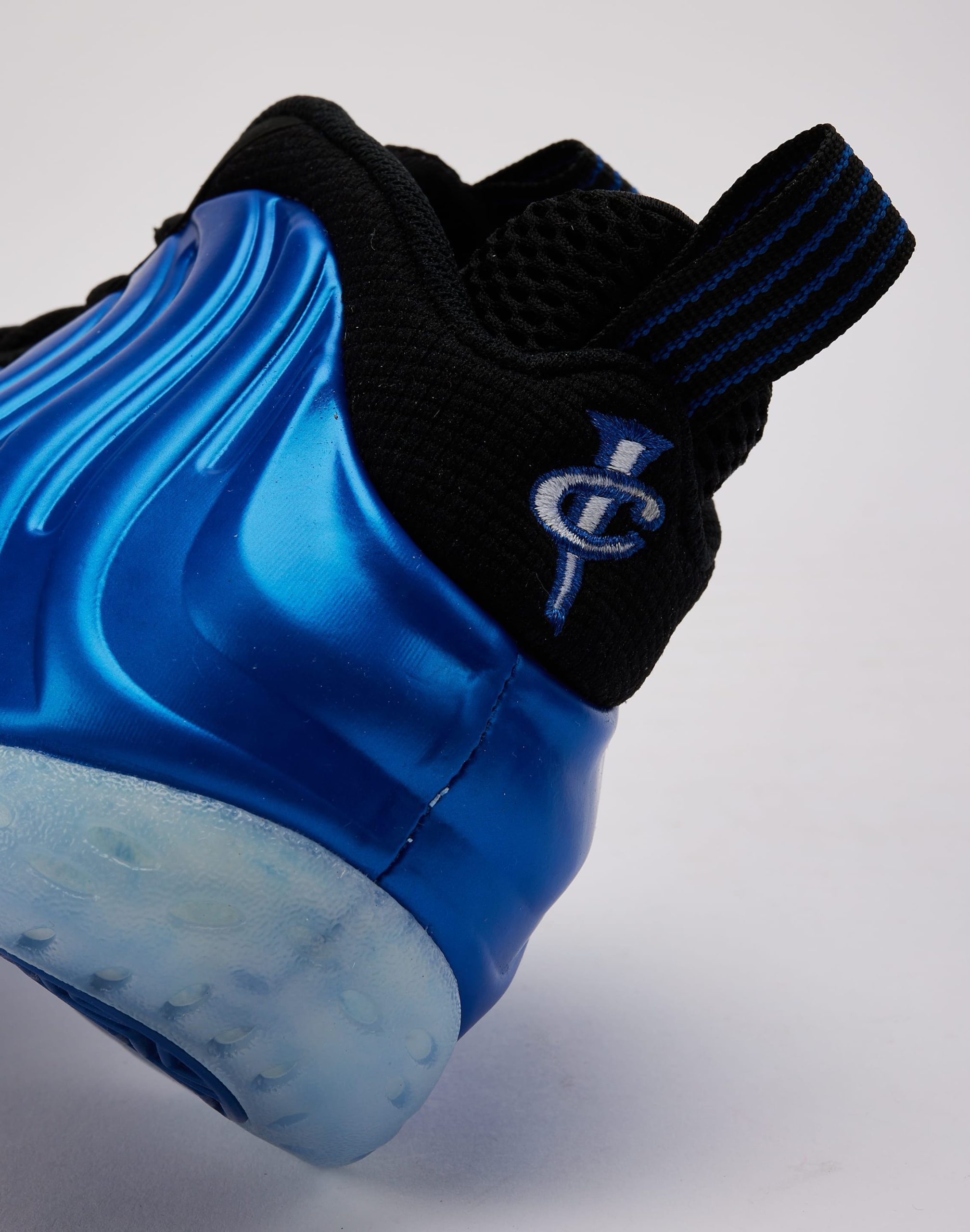 Nike Air Foamposite One 'Royal' Grade-School - Image 5