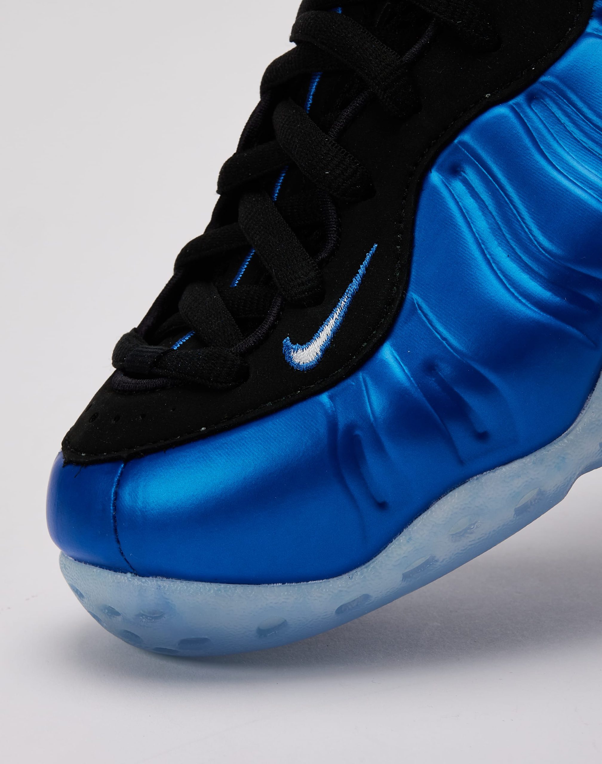 Nike Air Foamposite One 'Royal' Grade-School - Image 6