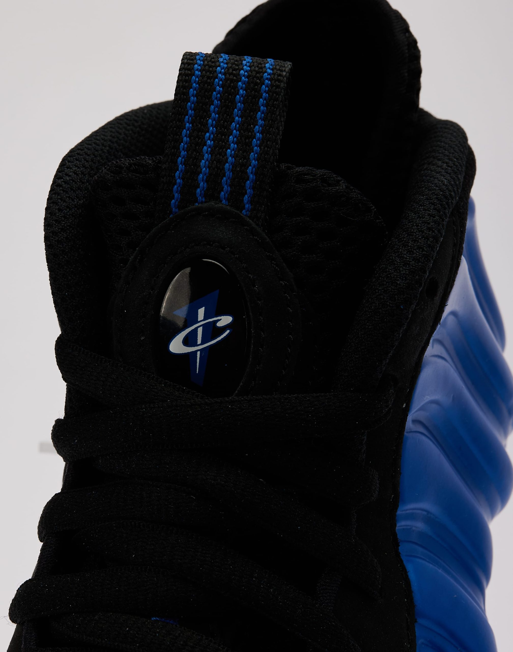 Nike Air Foamposite One 'Royal' Grade-School - Image 7