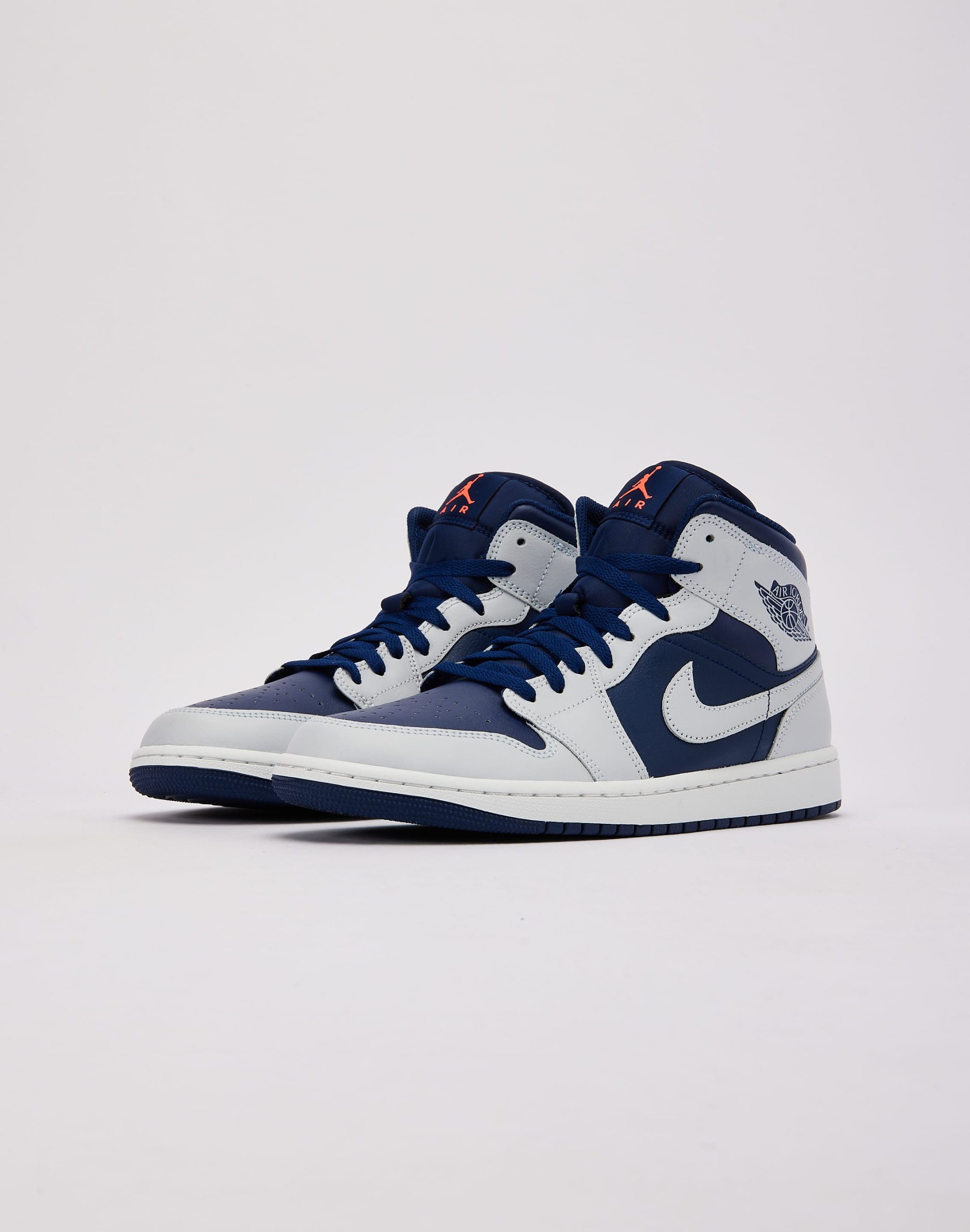 Jordan Air Jordan 1 Mid - Image 2