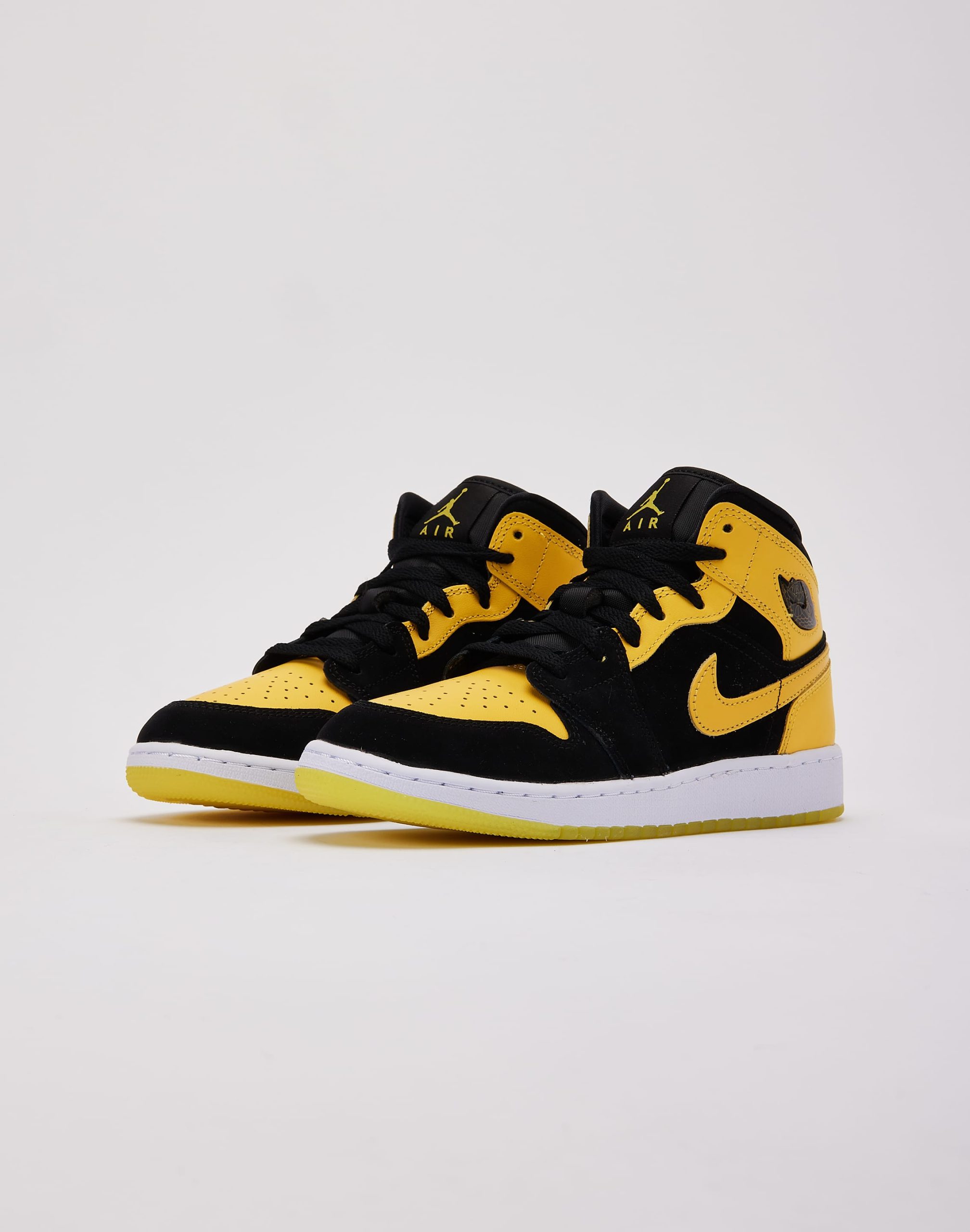 Jordan Air Jordan 1 Mid SE 'New Love' Grade-School - Image 2