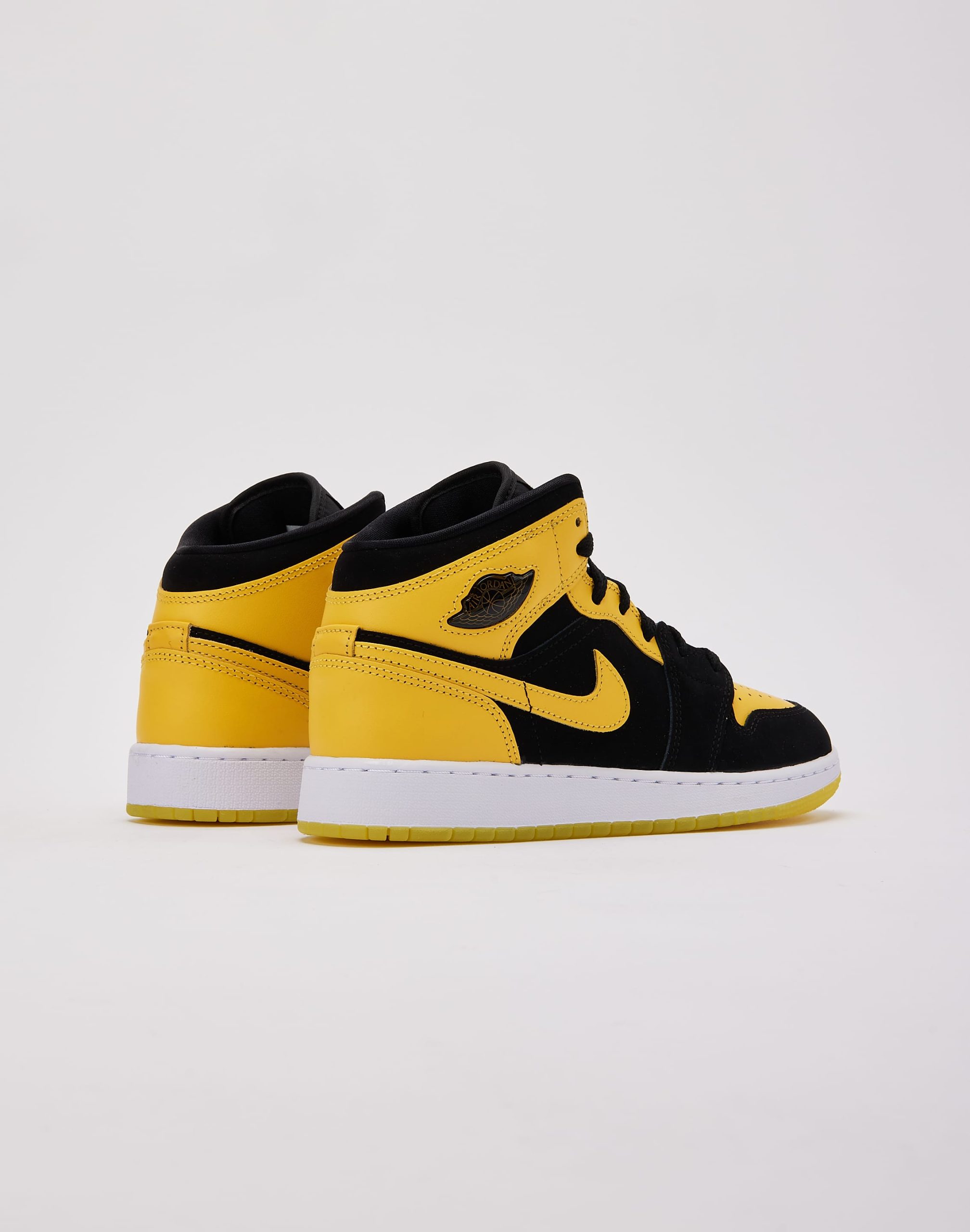 Jordan Air Jordan 1 Mid SE 'New Love' Grade-School - Image 3