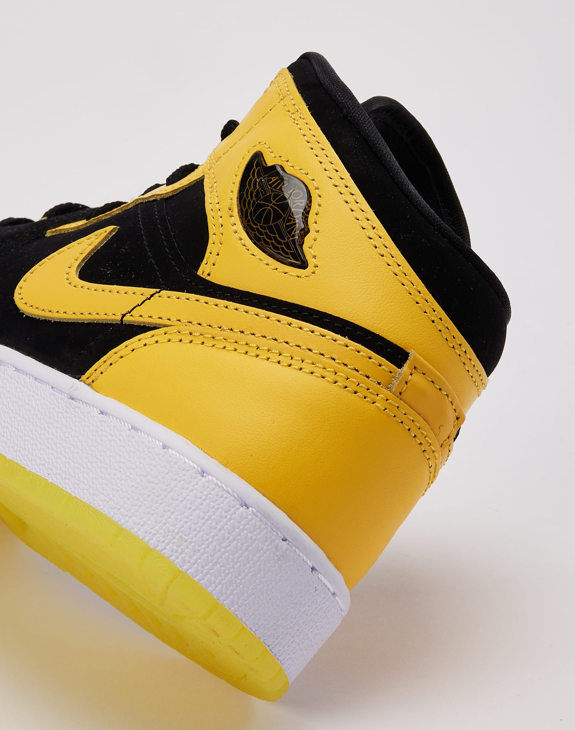 Jordan Air Jordan 1 Mid SE 'New Love' Grade-School - Image 5