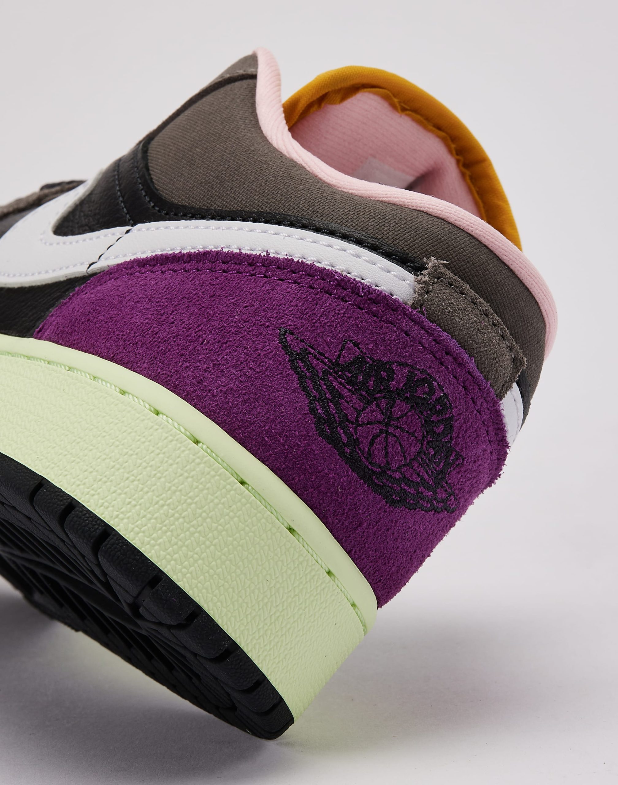 Jordan Air Jordan 1 Low SE Grade-School - Image 5