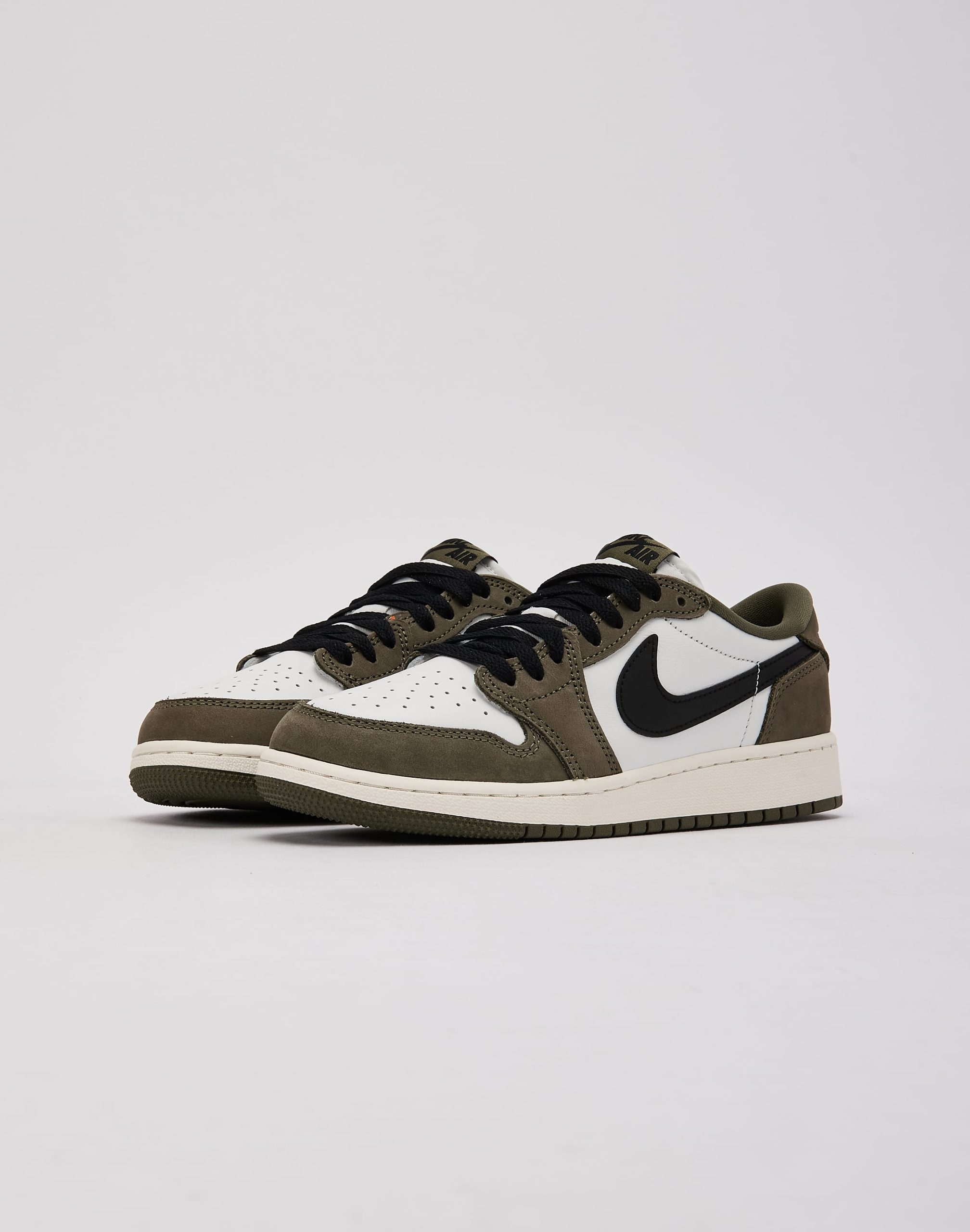 Jordan Air Jordan 1 Retro Low 'Medium Olive' Grade-School - Image 2