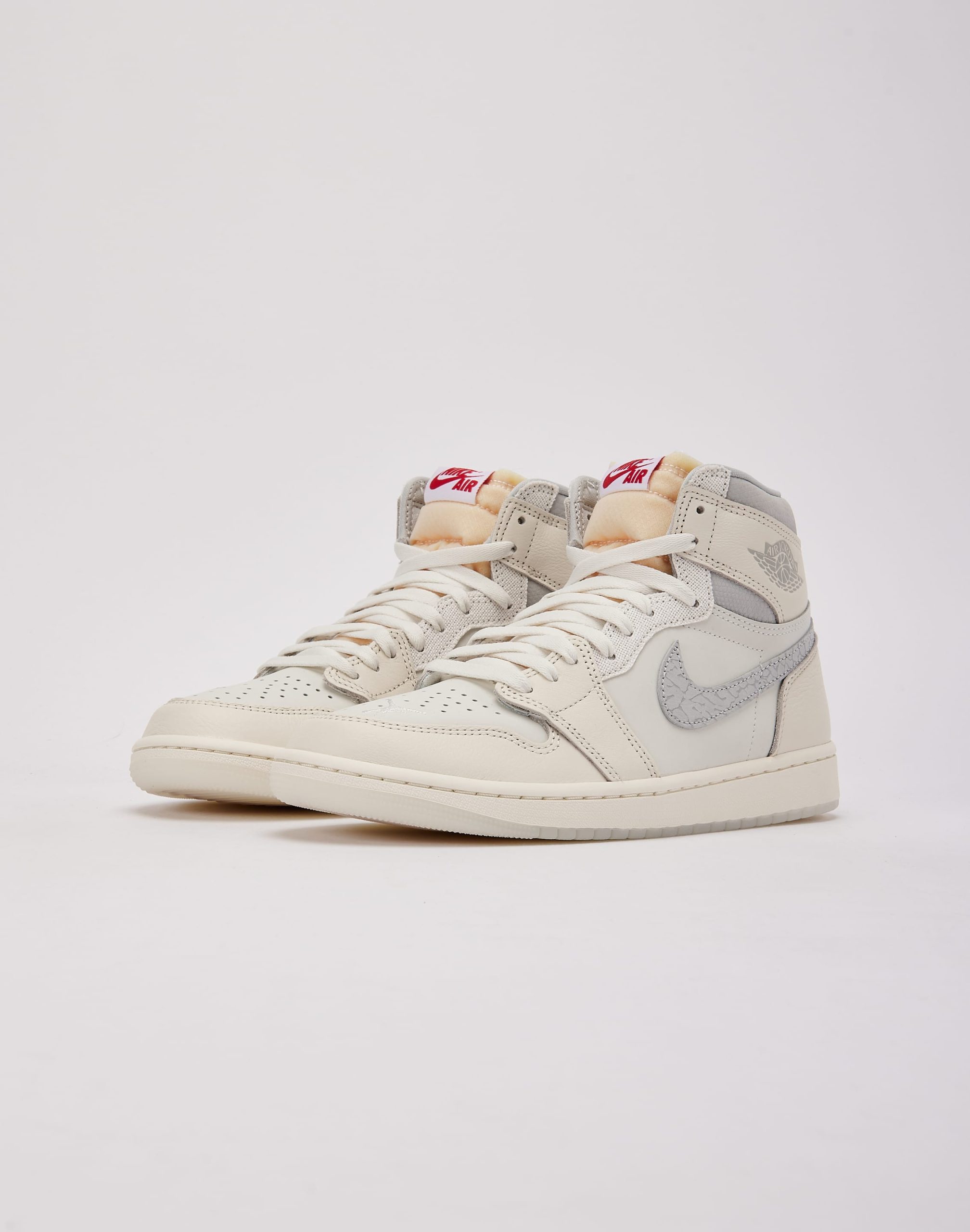 Jordan Air Jordan 1 Retro High OG 'Sail and University Red' - Image 2
