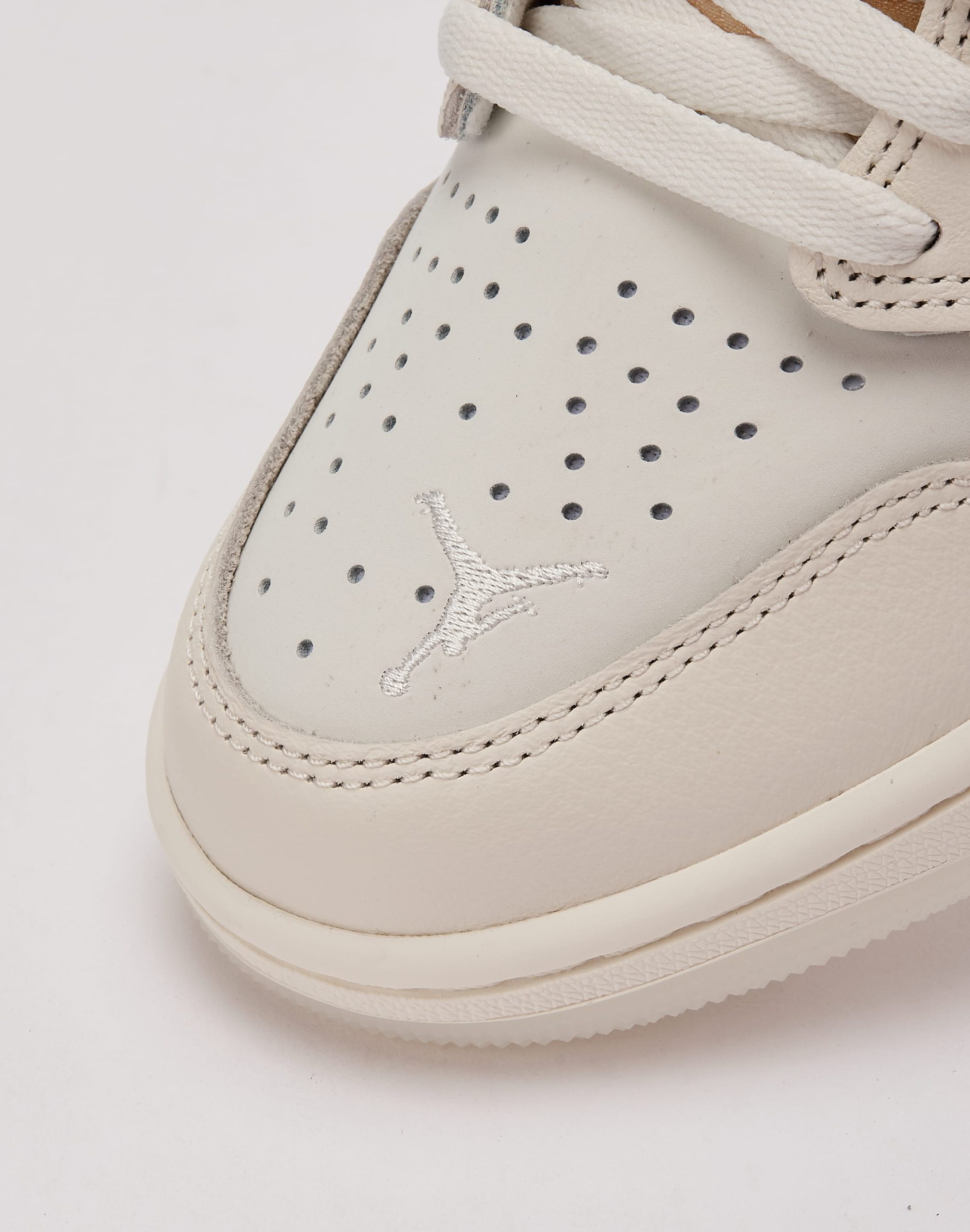 Jordan Air Jordan 1 Retro High OG 'Sail and University Red' - Image 6