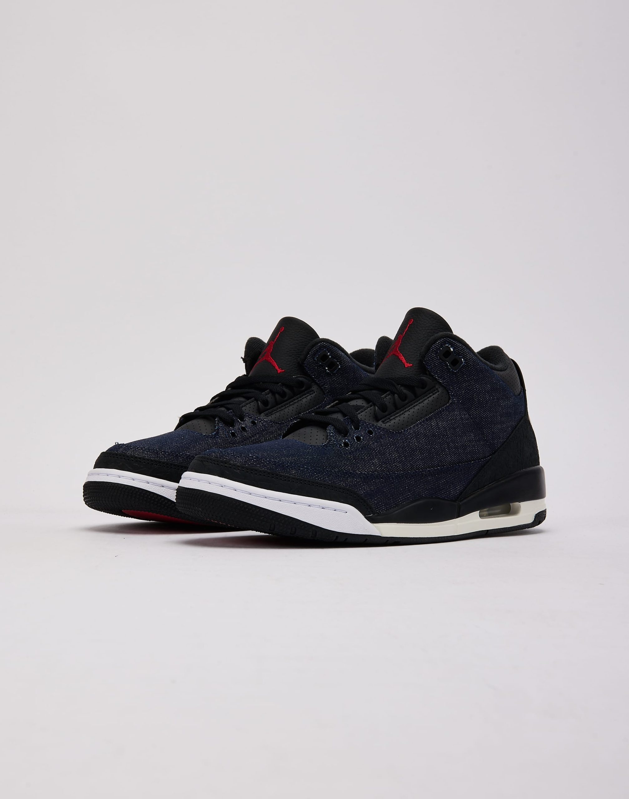 Jordan Air Jordan 3 Retro x Levi's 'Indigo and Gym Red' - Image 2