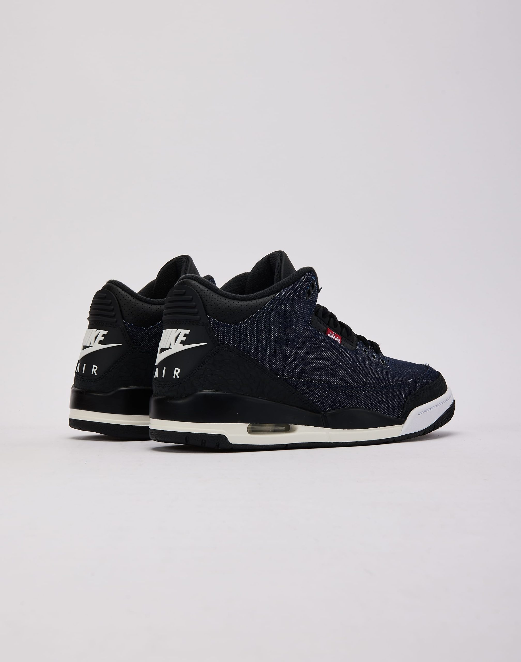 Jordan Air Jordan 3 Retro x Levi's 'Indigo and Gym Red' - Image 3
