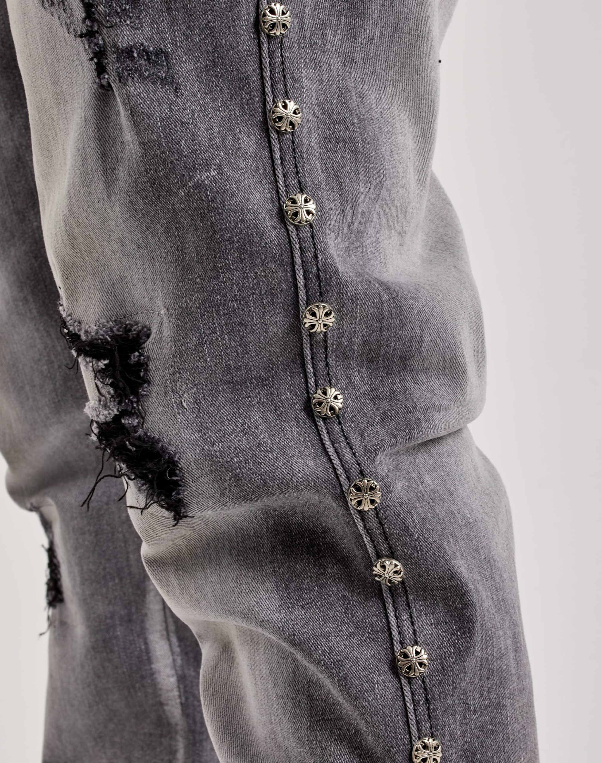Kilogram Stacked Cross Chain Rivet Distressed Denim Jeans - Image 5