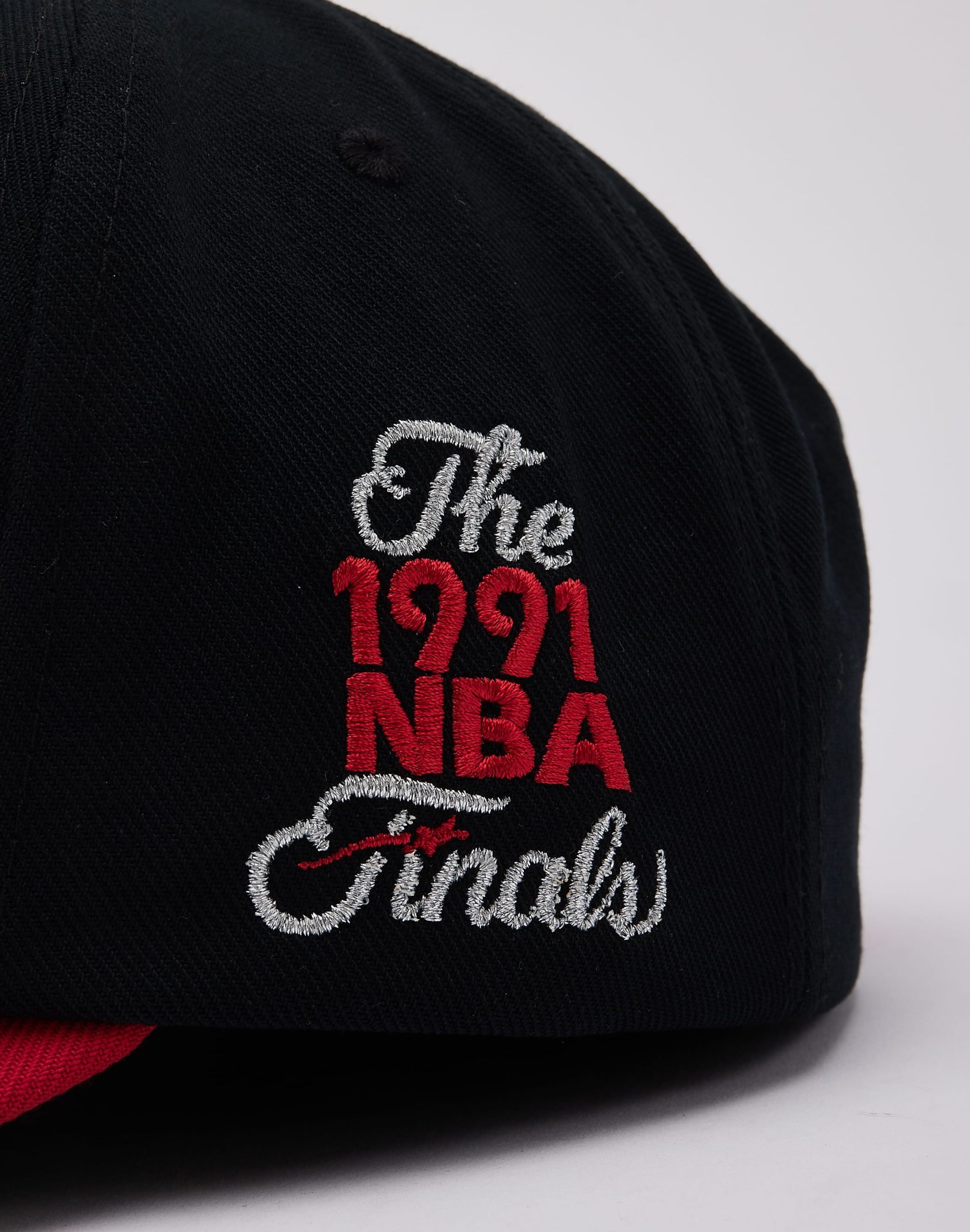 Mitchell & Ness NBA Chicago Bulls Pro Pinch Snapback Hat - Image 4