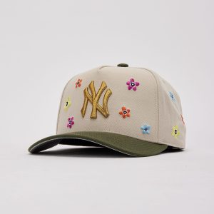 Mitchell & Ness MLB New York Yankees Flower Child Pro Pinch Snapback Hat