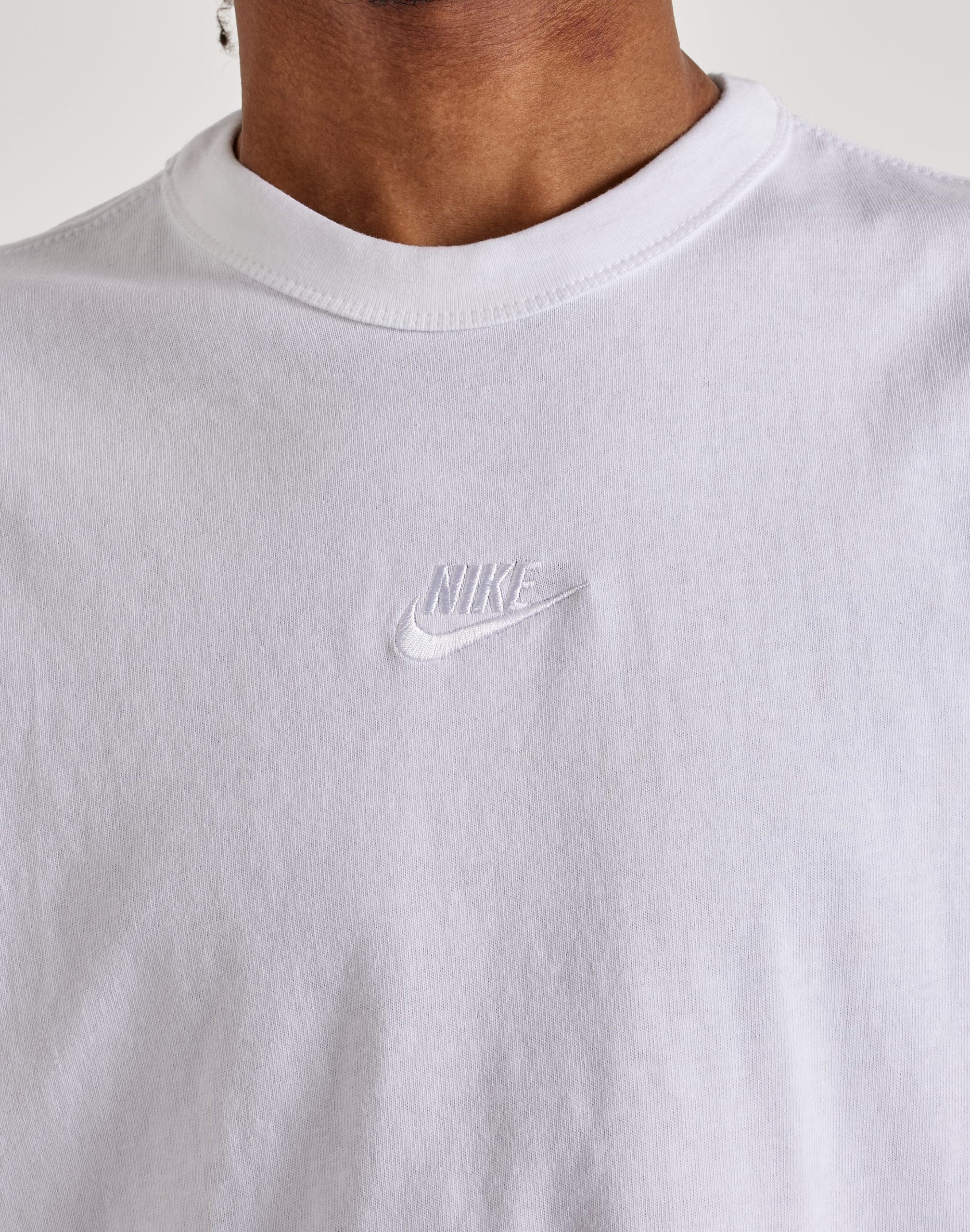 Nike NSW Premium Essential Tee - Image 2