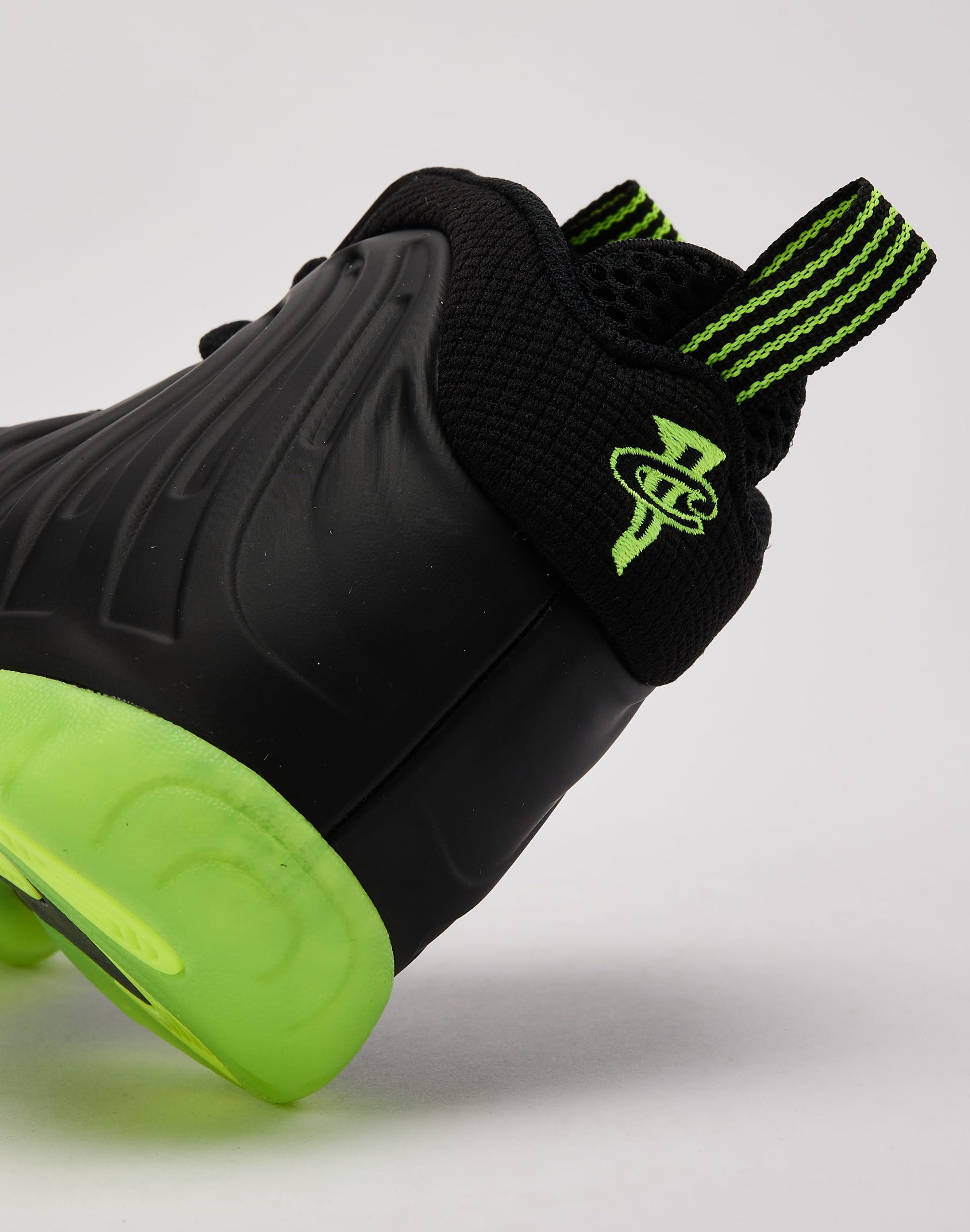 Nike Little Posite One 'Black Volt' Grade-School - Image 5