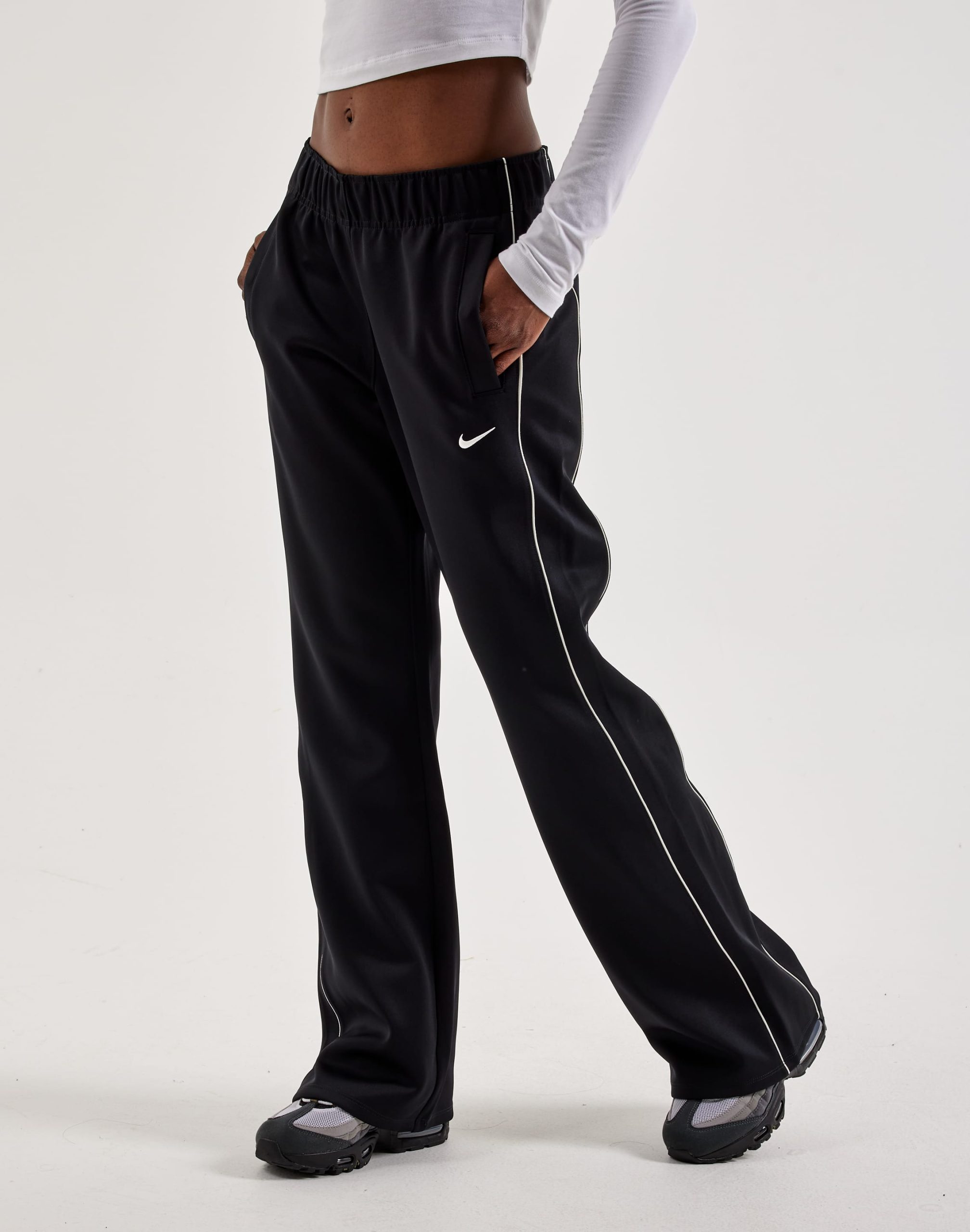 Nike Windrunner Mid-Rise Slim Knit Pants