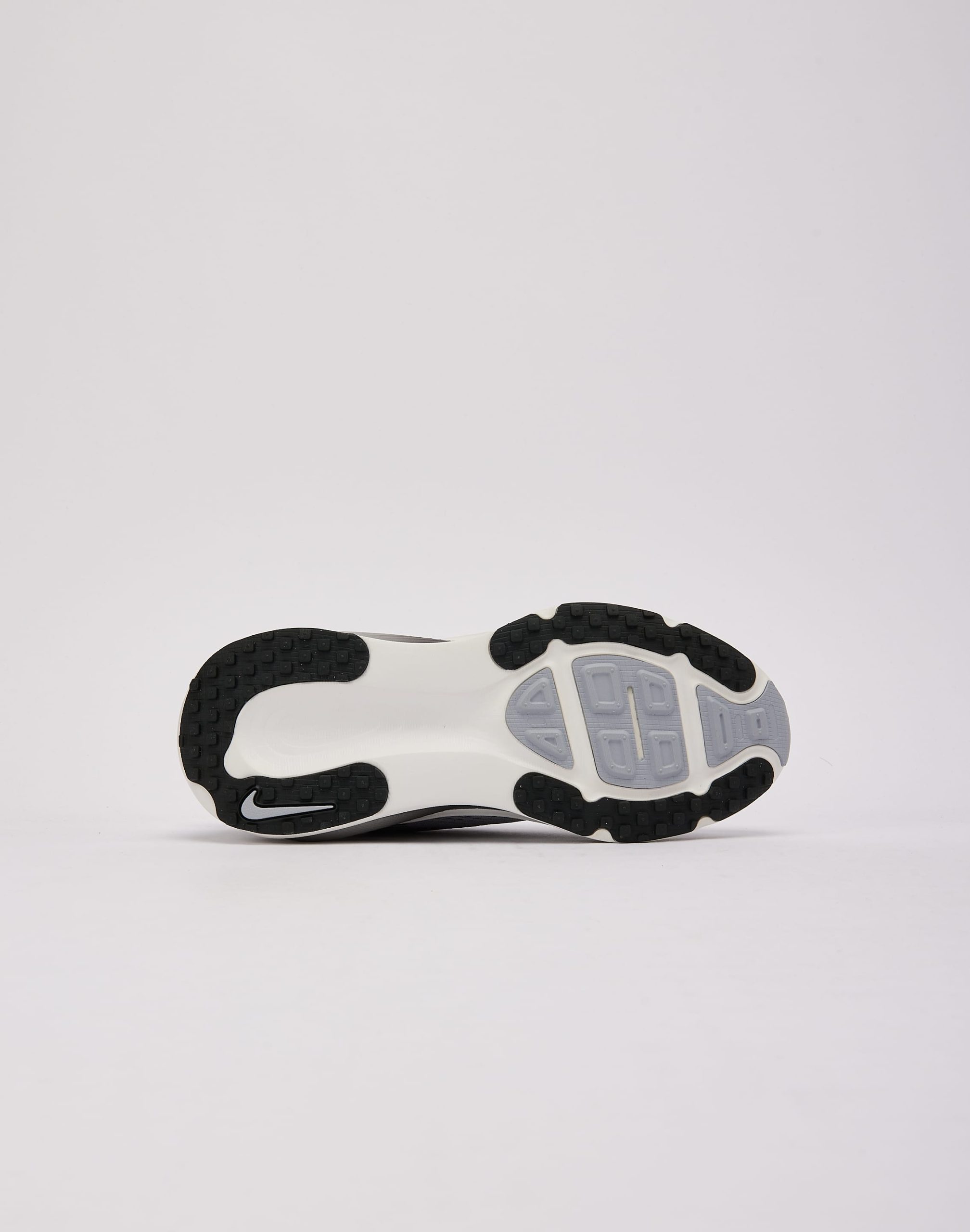 Nike Vomero 18 Grade-School - Image 4