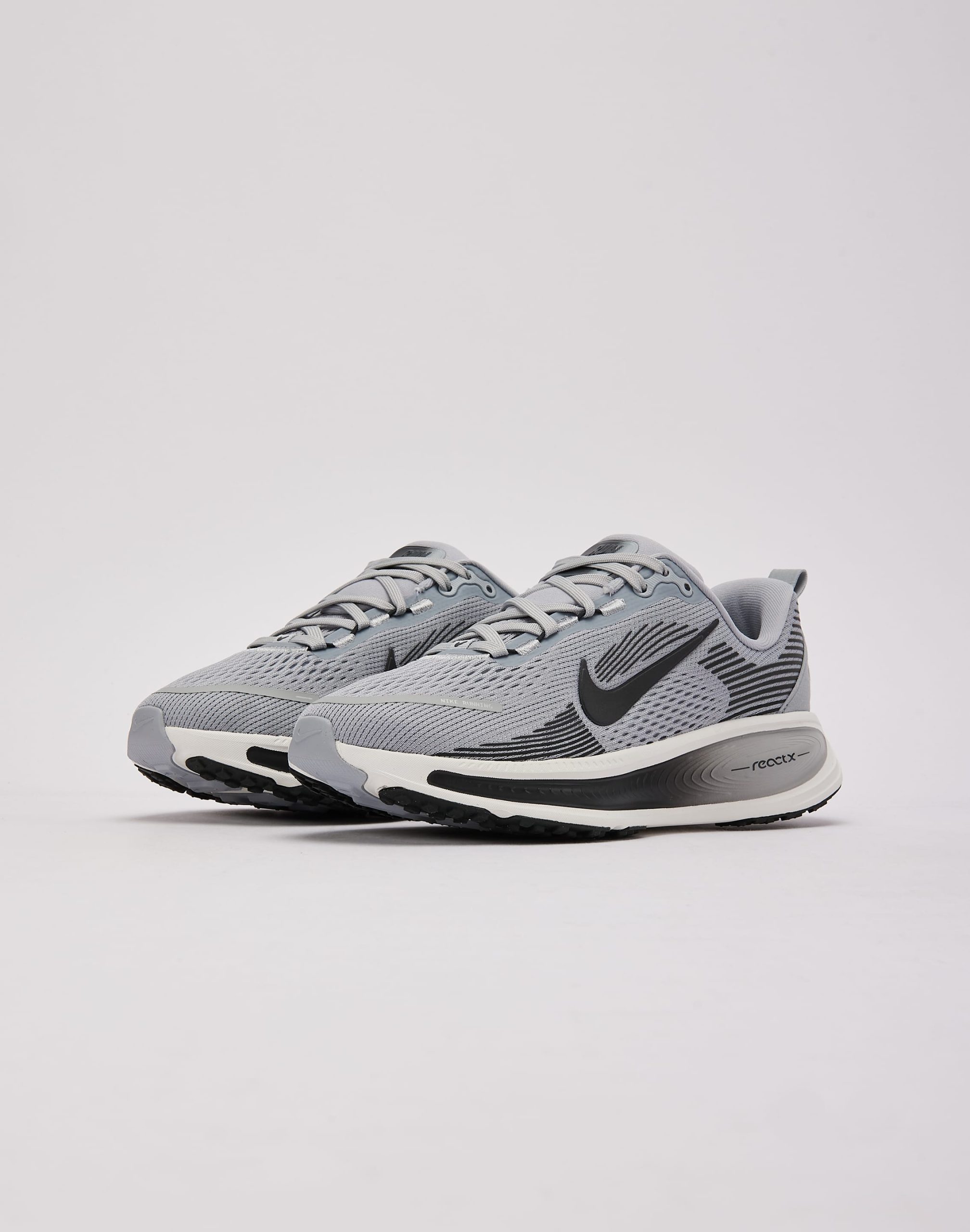 Nike Vomero 18 Grade-School - Image 2