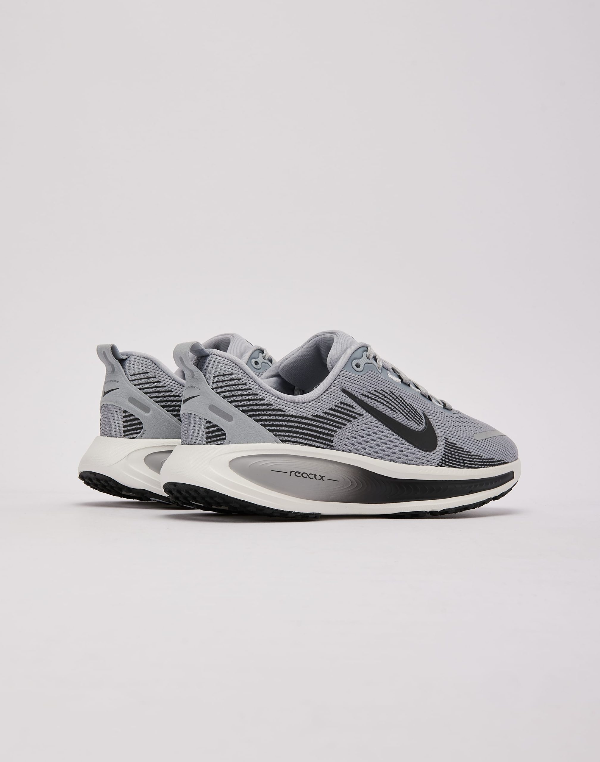 Nike Vomero 18 Grade-School - Image 3