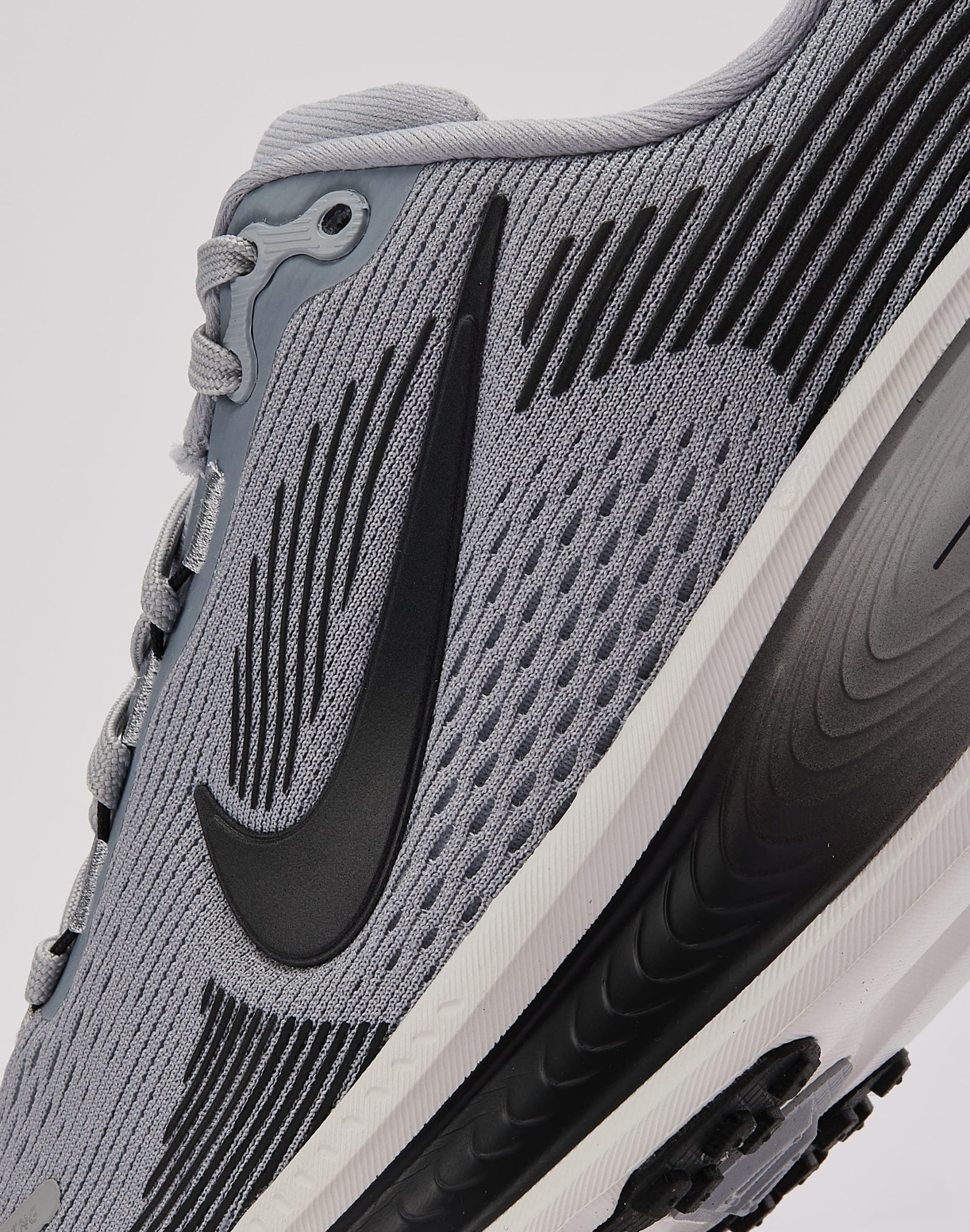 Nike Vomero 18 Grade-School - Image 5