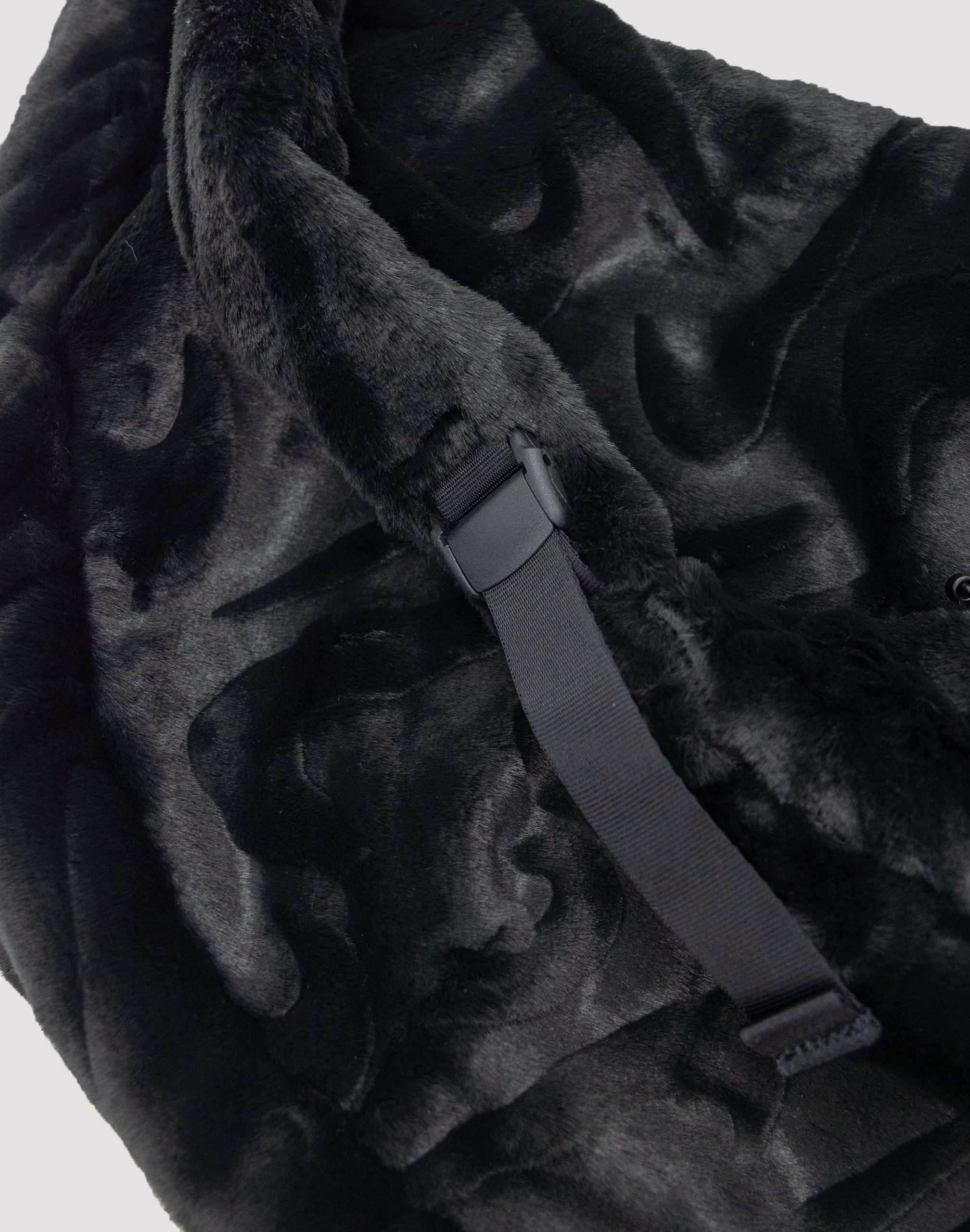 Nike Faux Fur Slouchy Bag - Image 3