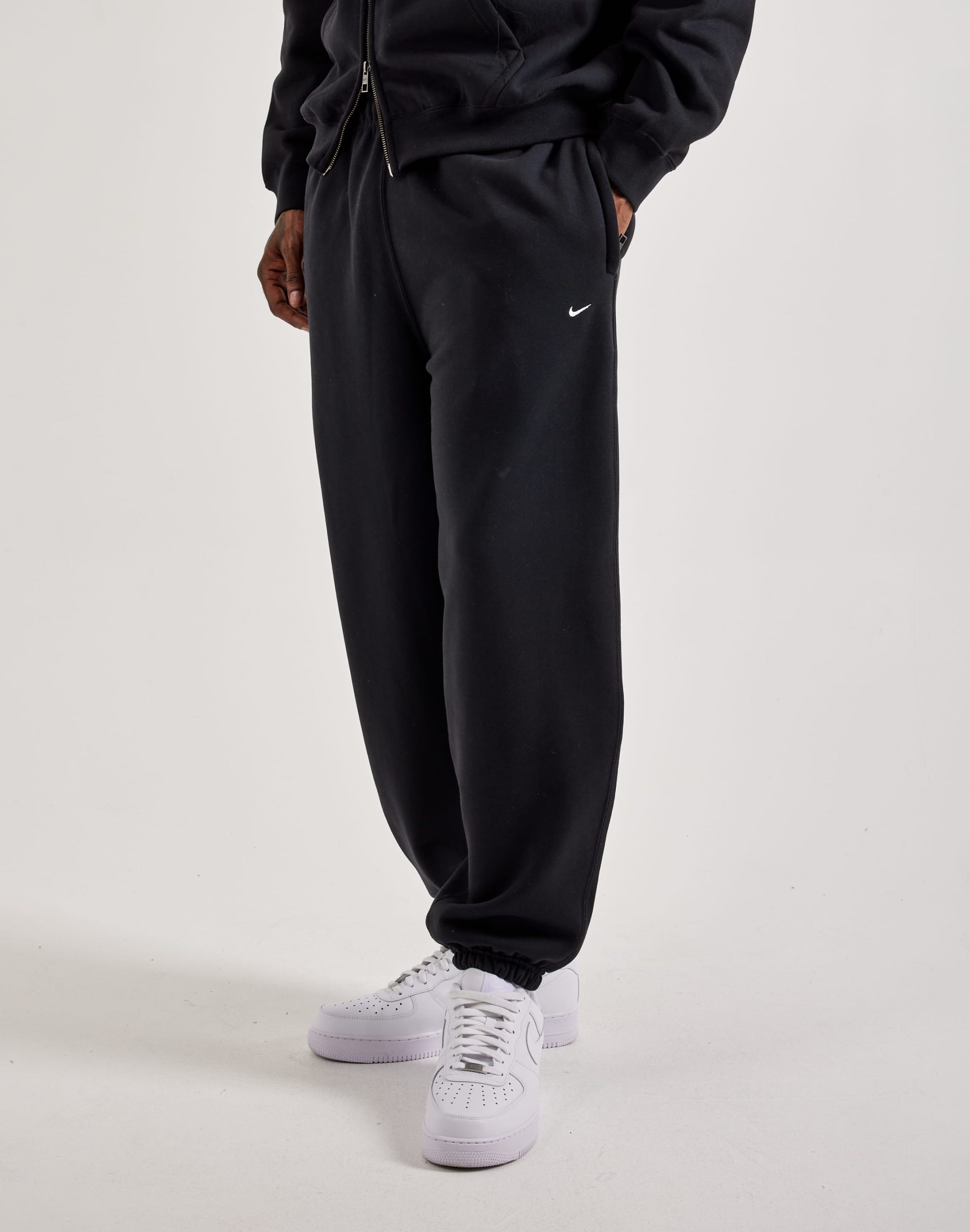 Nike Solo Swoosh Fleece Sweatpants - Image 2