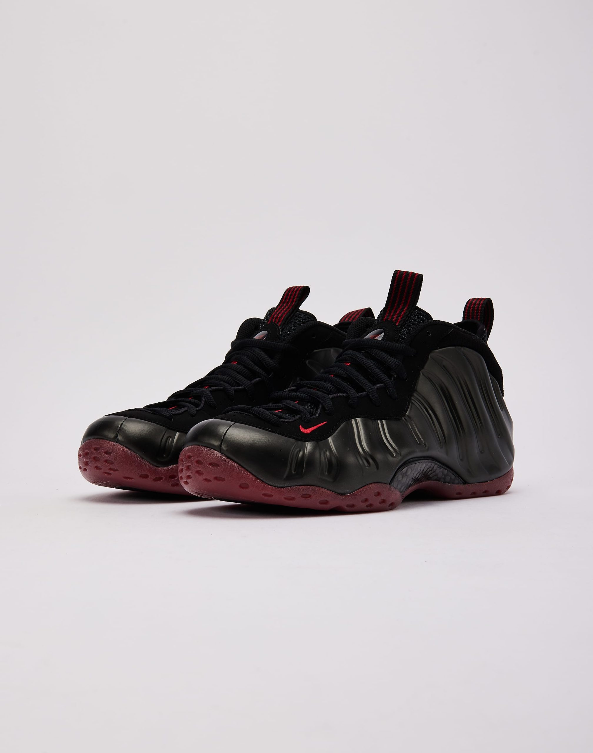 Nike Air Foamposite One 'Black and Varsity Red' - Image 2