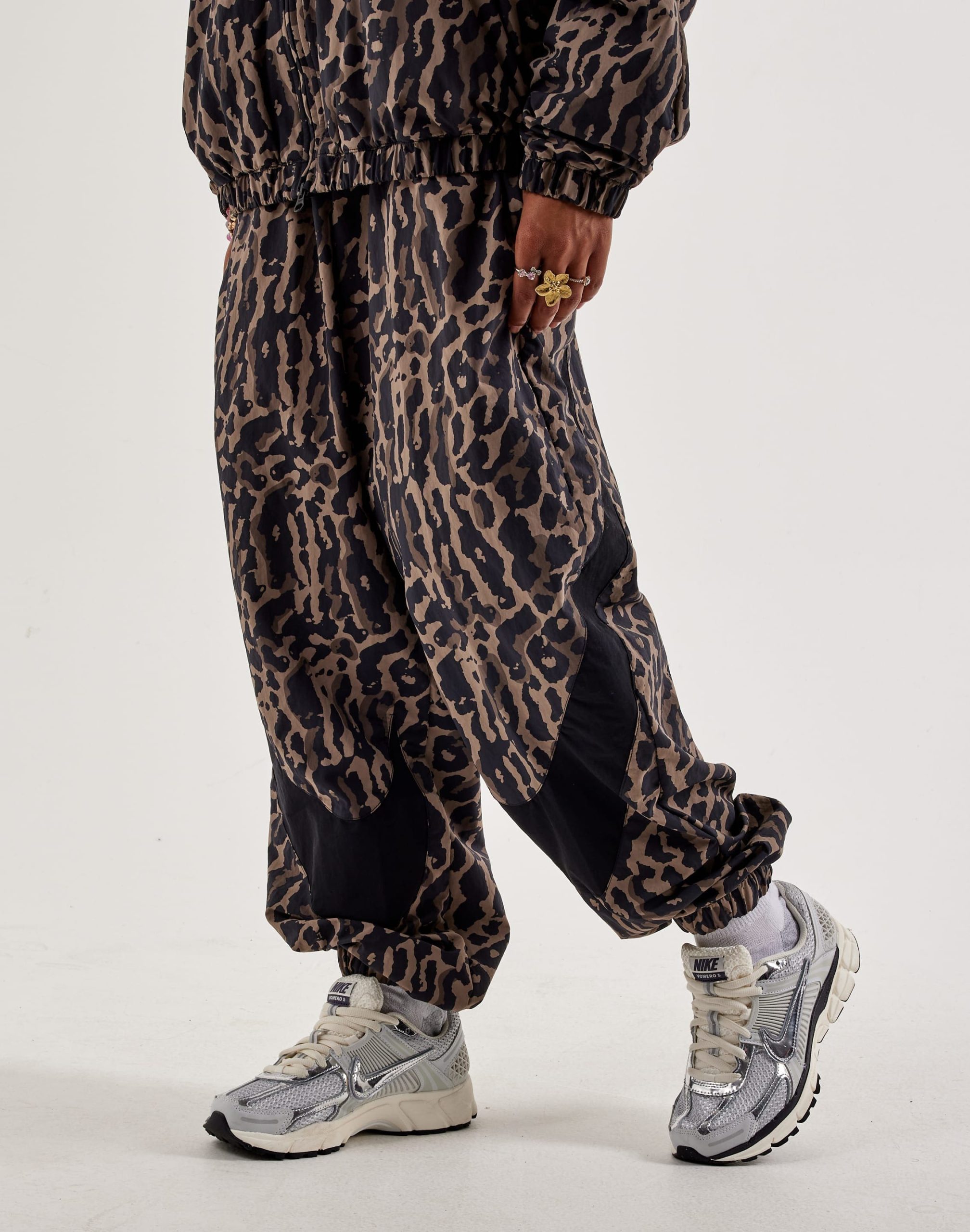 Nike Woven Hybrid Pants - Image 2