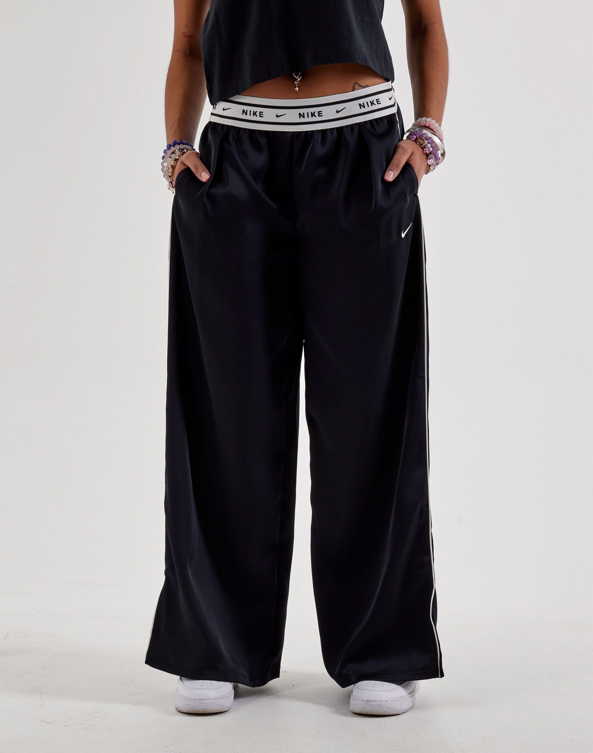 Nike Sportswear Loose Mid-Rise Satin Pants