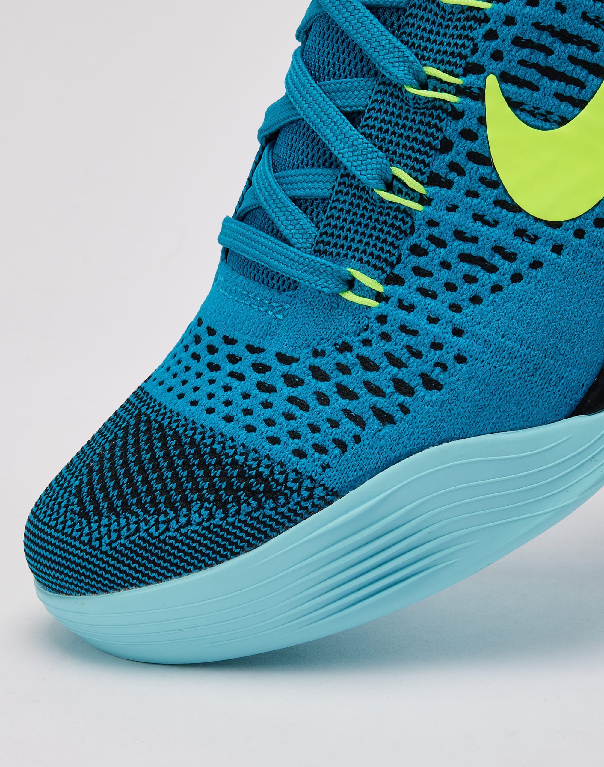 Nike Kobe 9 Elite Low Protro - Image 7