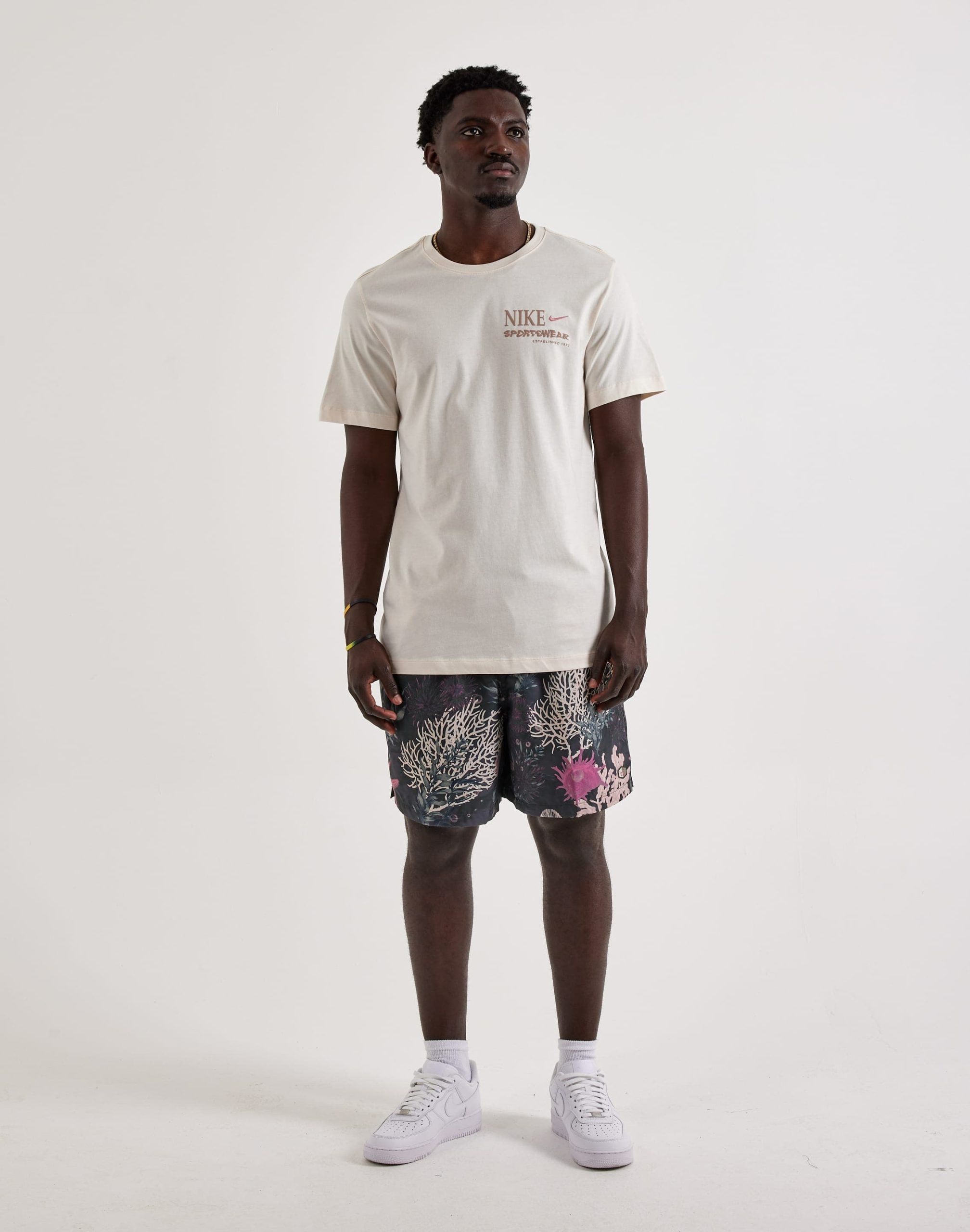 Nike Sportswear Tee - Image 4