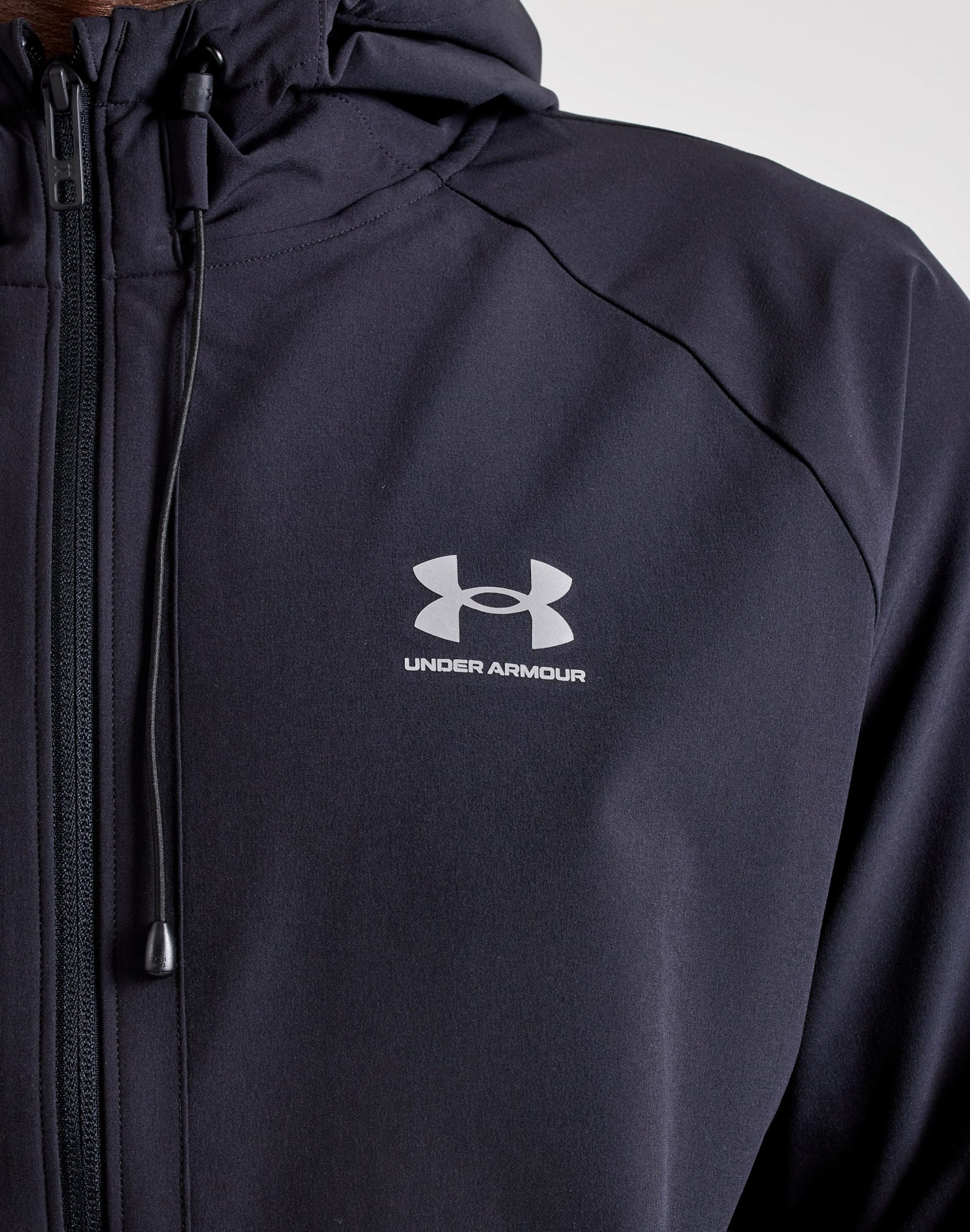 Under Armour Vibe Woven Reflective Jacket - Image 2